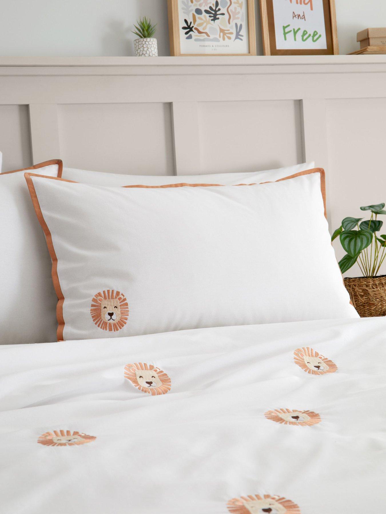 catherine-lansfield-embroidered-lions-single-duvet-cover-set-whitedetail