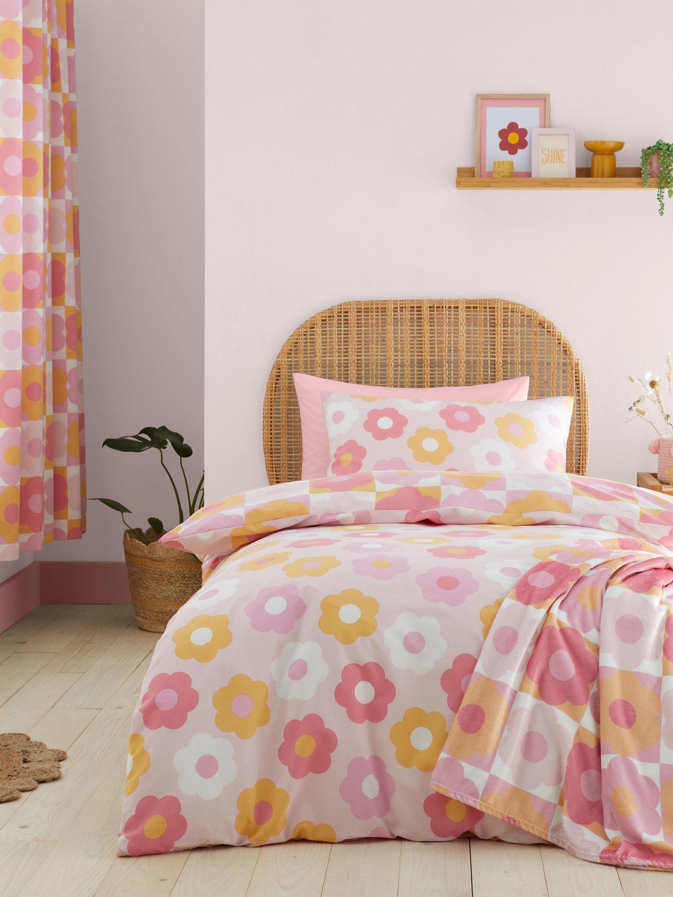 Image of Catherine Lansfield Retro Daisy Reversible Duvet Cover Set