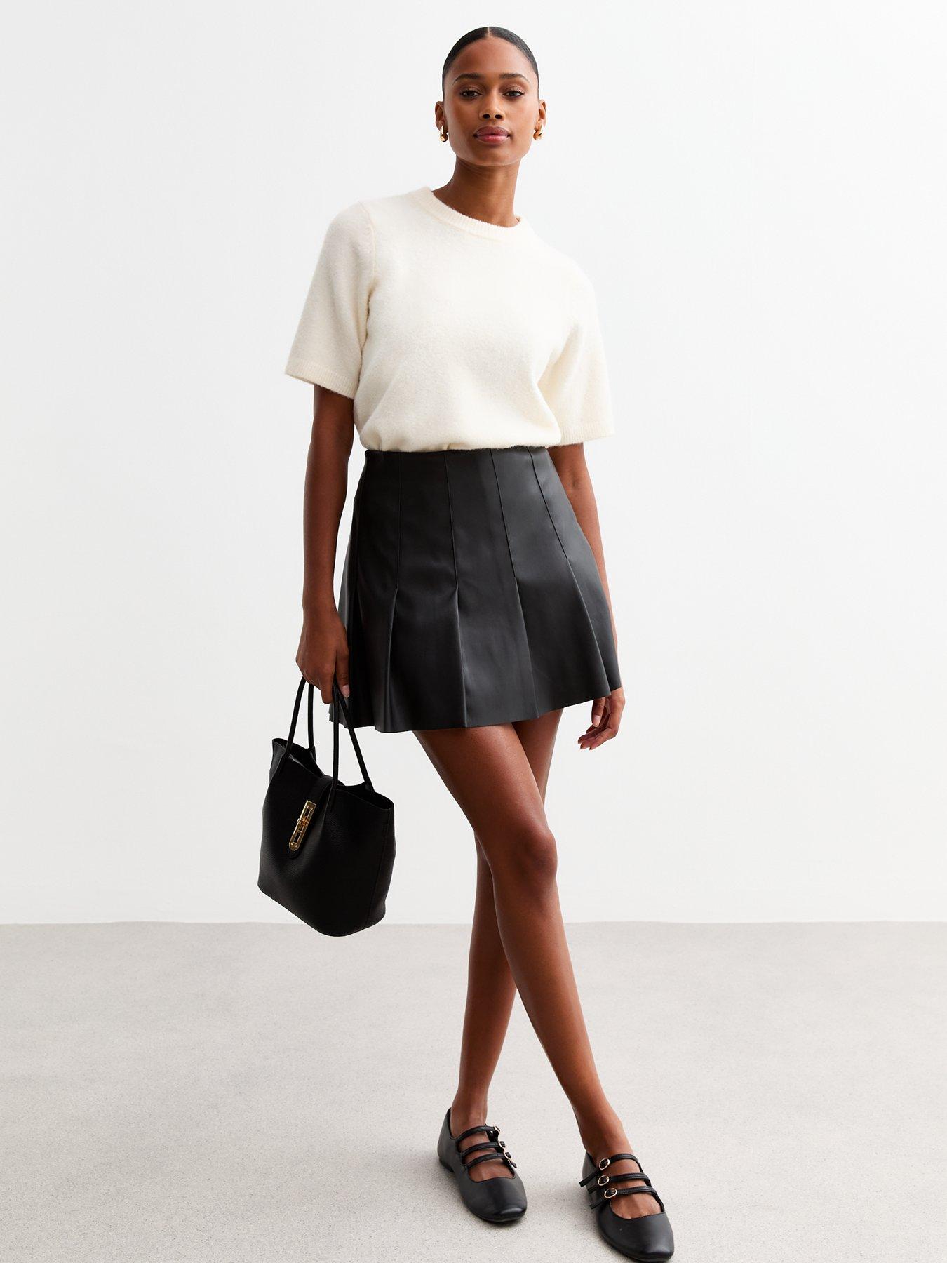 new-look-black-leather-look-pleated-mini-skirtback