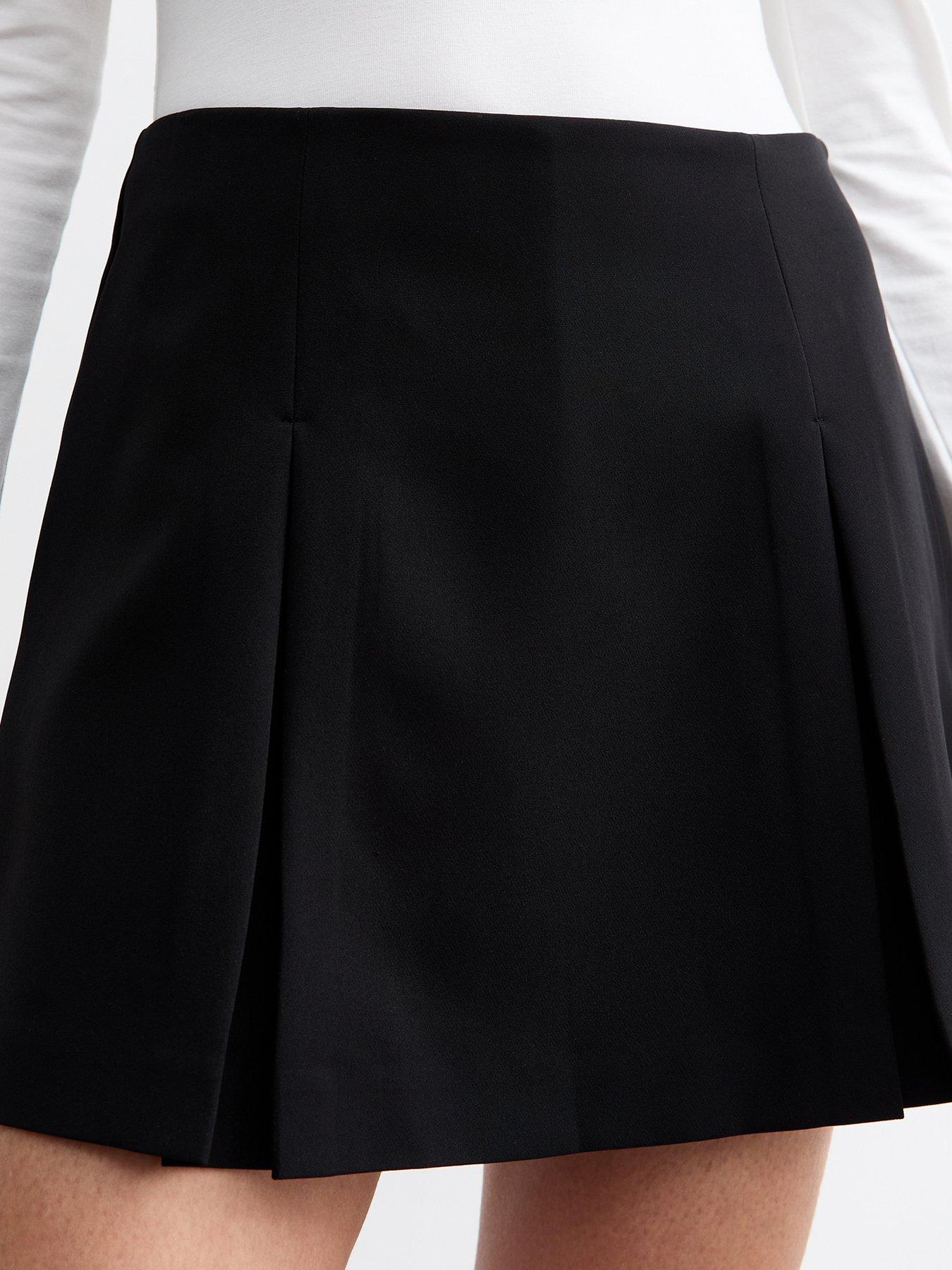 new-look-pleated-mini-skort-blackoutfit