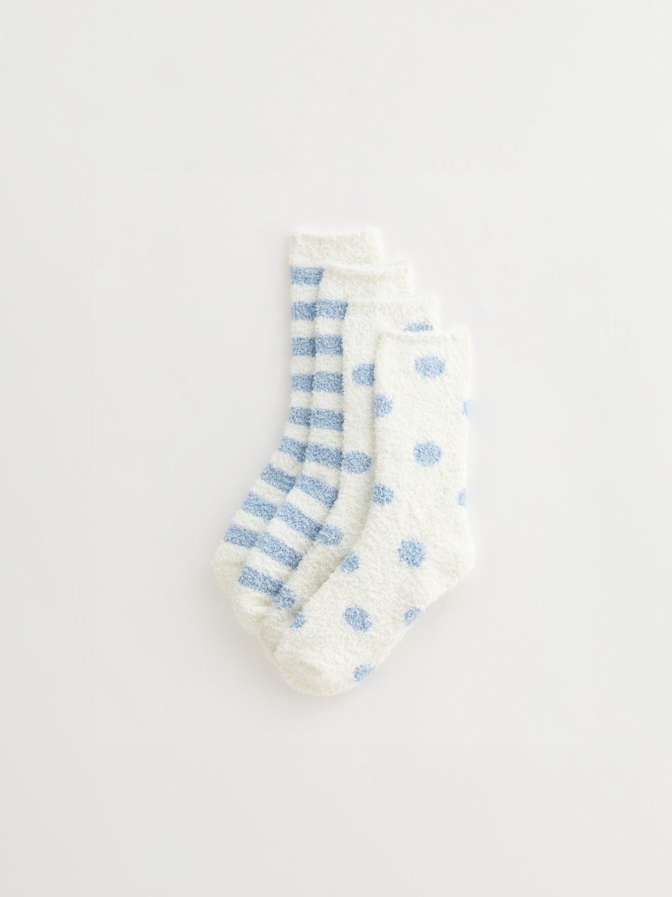 new-look-2-pack-of-blue-stripes-and-spots-cosy-socks-white