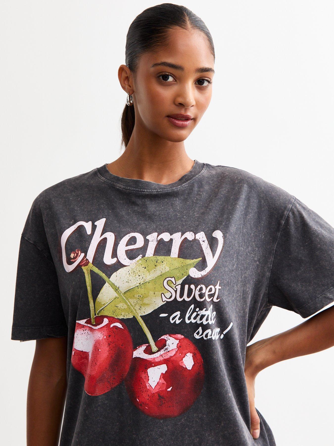 new-look-dark-grey-cotton-sour-cherry-print-oversized-t-shirtoutfit