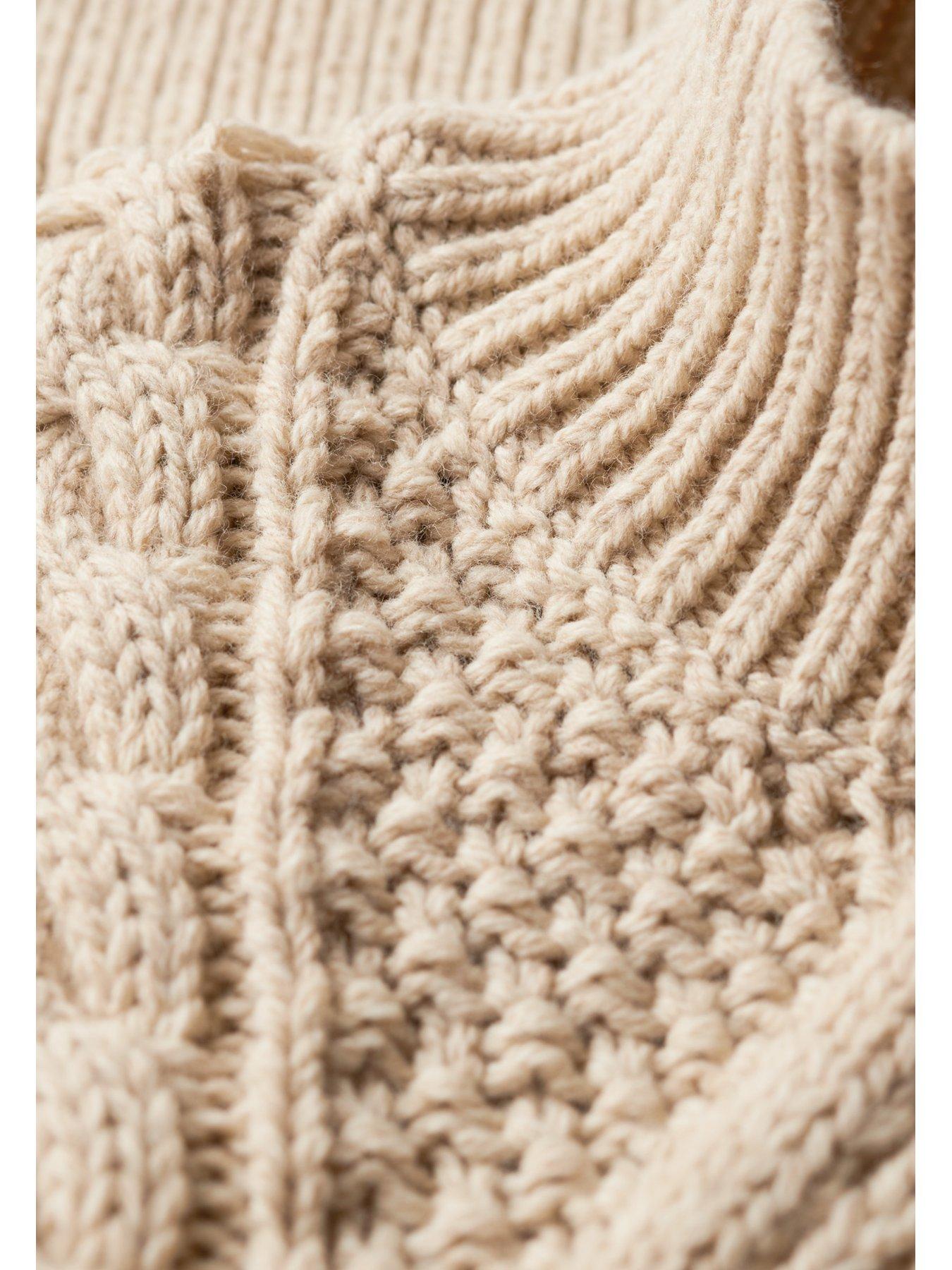 superdry-aran-cable-knit-jumper-creamdetail