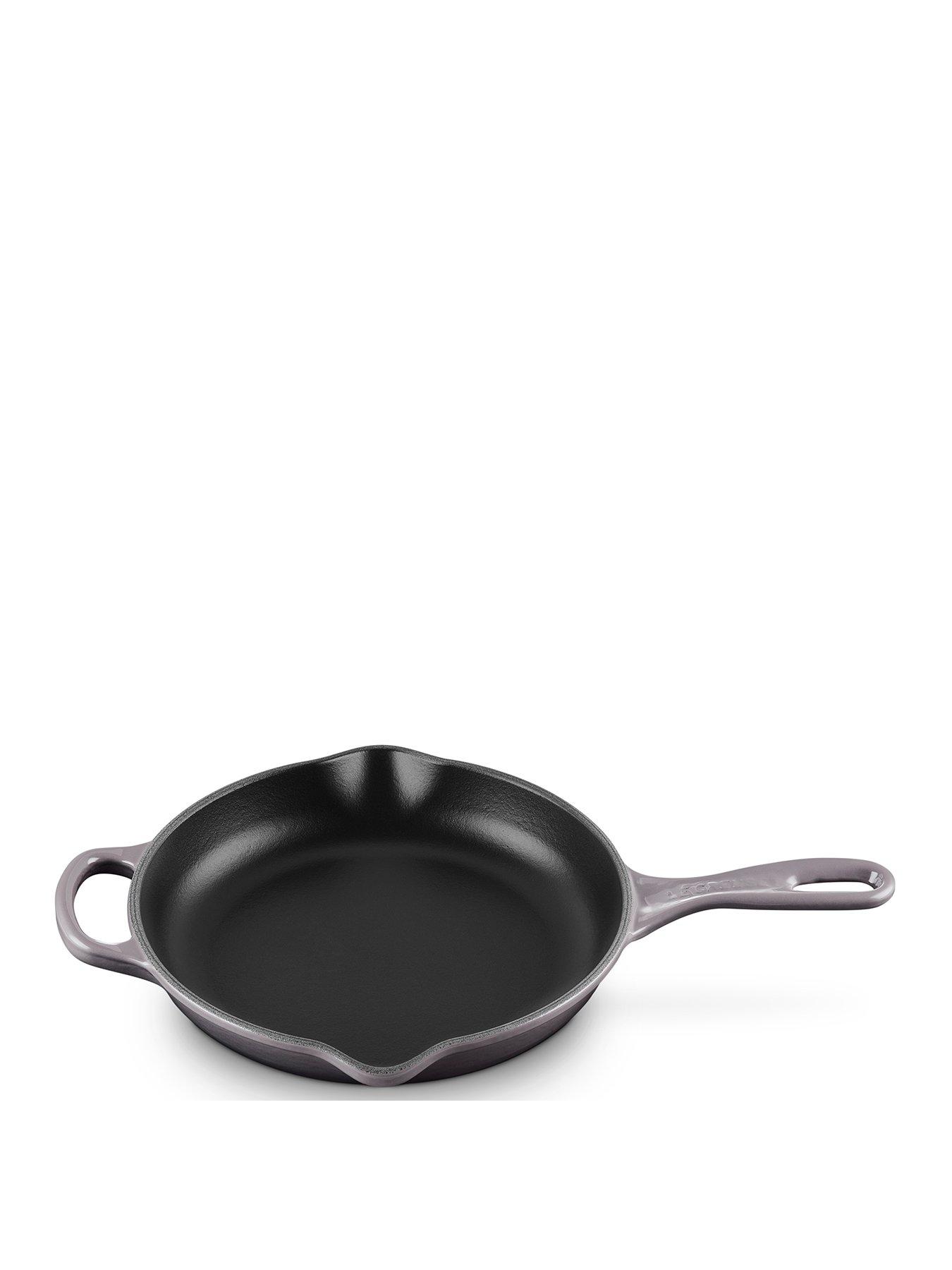 le-creuset-23-cm-cast-iron-frying-pan-with-metal-handle