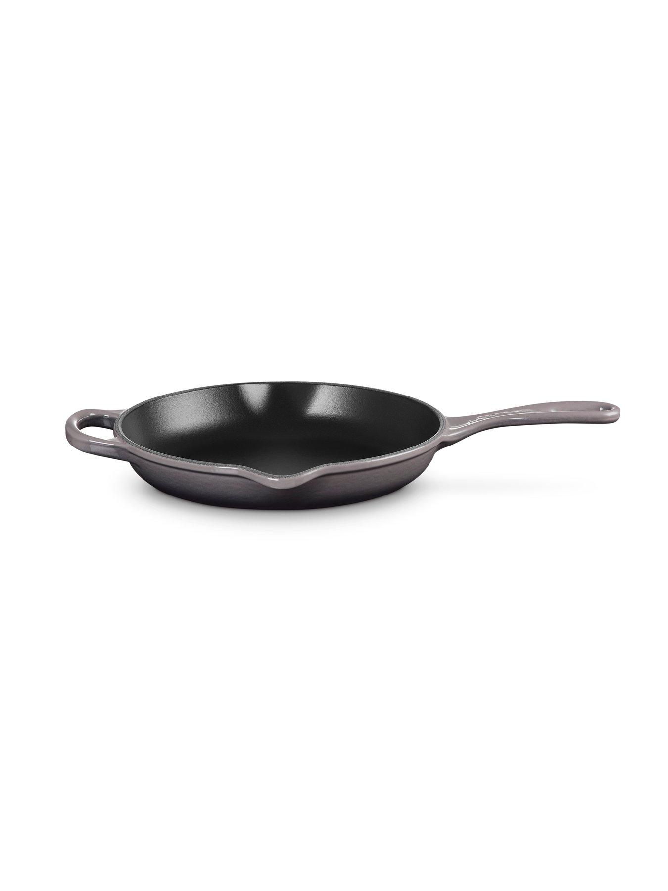 le-creuset-23-cm-cast-iron-frying-pan-with-metal-handlestillFront