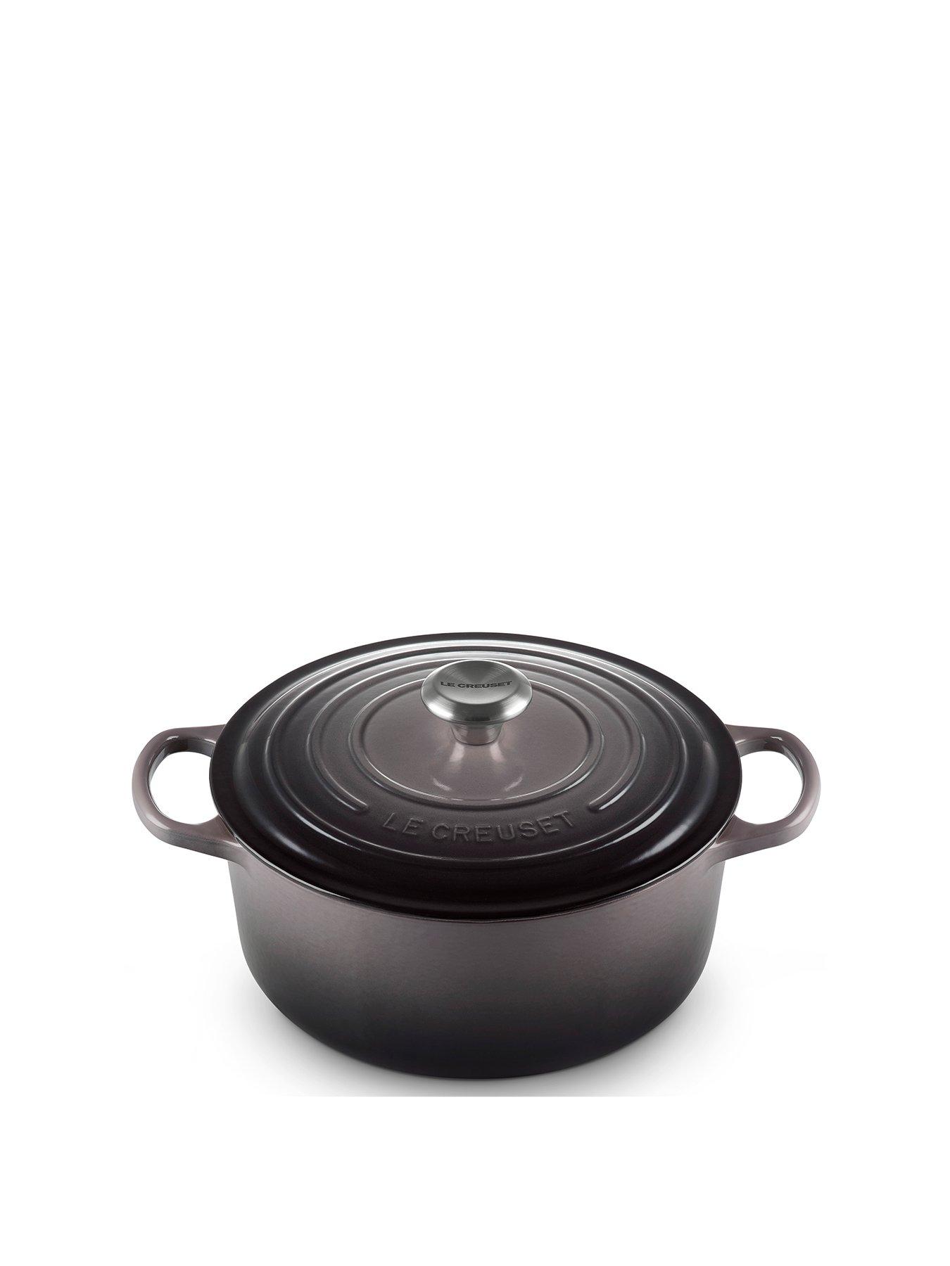 le-creuset-cast-iron-round-26-cm-casserole-in-greystillFront