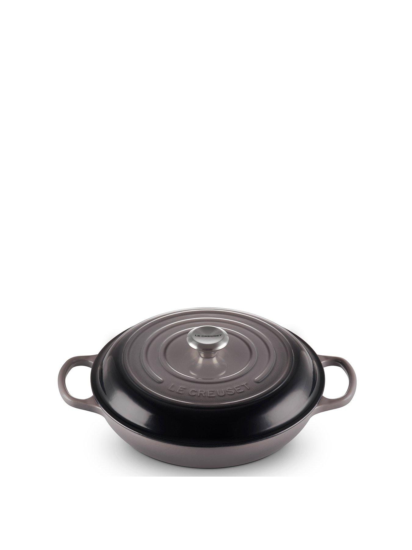 le-creuset-signature-30-cm-shallow-cast-iron-casserolenbspstillFront