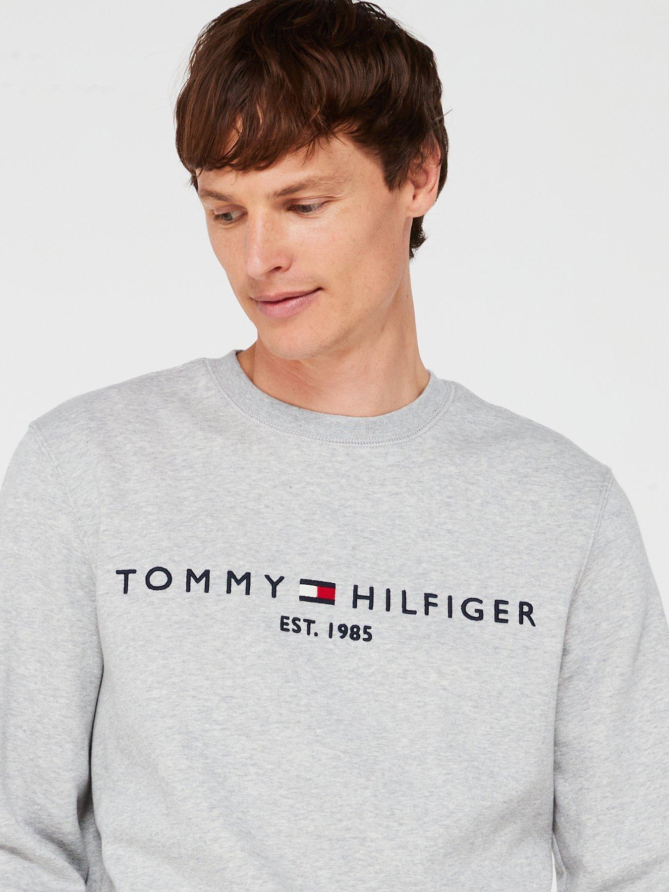 tommy-hilfiger-regular-fit-linear-chest-logo-crew-sweat-light-greydetail