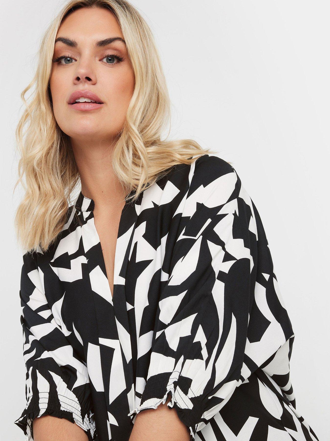 yours-curve-centre-front-detail-shirt-blackoutfit