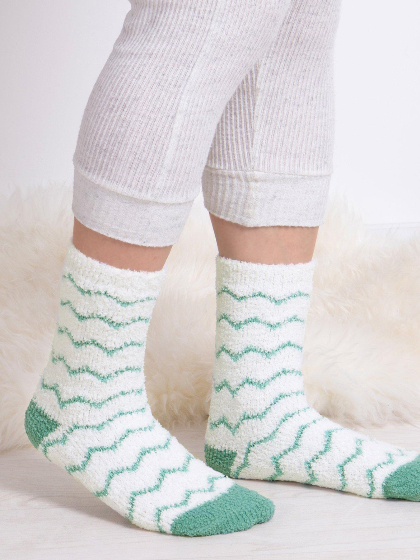 totes-totes-3pack-original-polar-bear-slipper-socks-polar-bear-printback