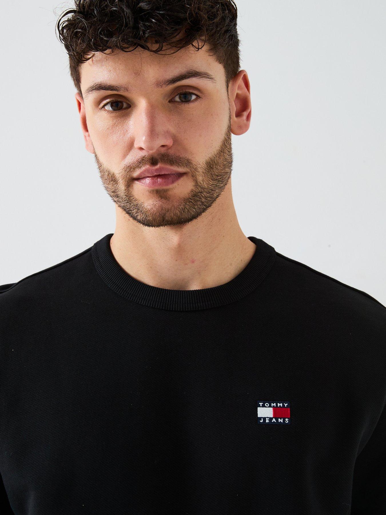 tommy-jeans-regular-fit-left-chest-badge-crew-sweatshirt-blackdetail