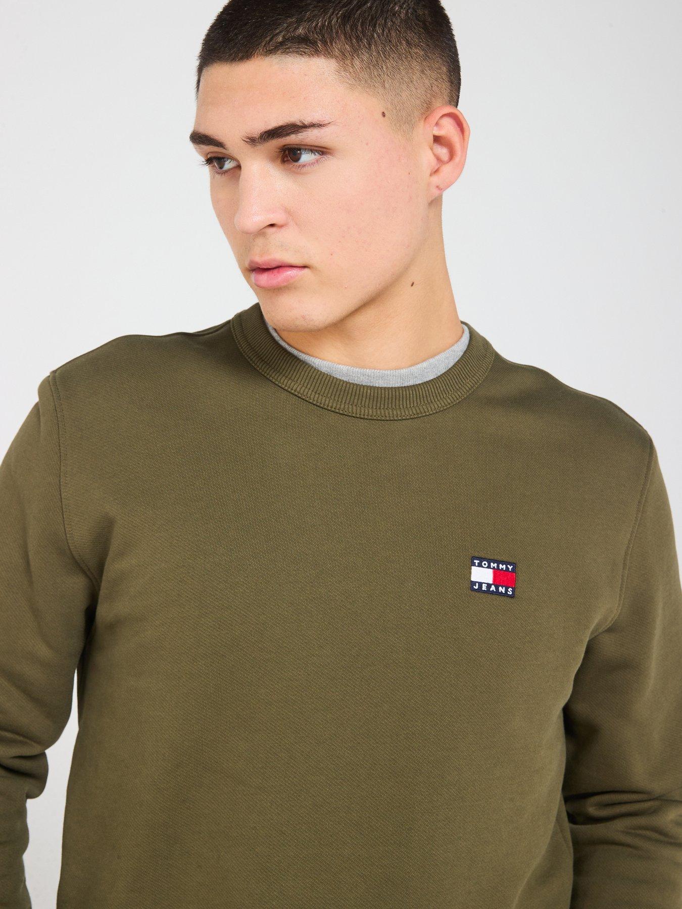 tommy-jeans-regular-fit-left-chest-badge-crew-neck-sweatshirt-greenoutfit