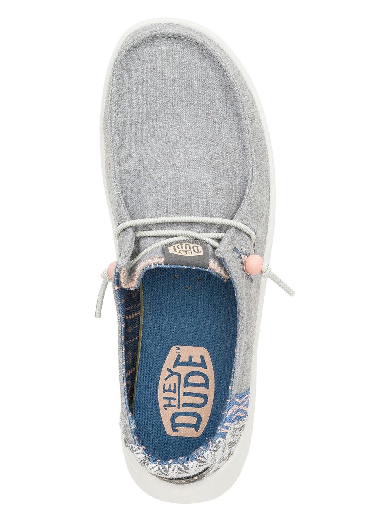 heydude-wendy-peak-chambray-woven-shoeoutfit