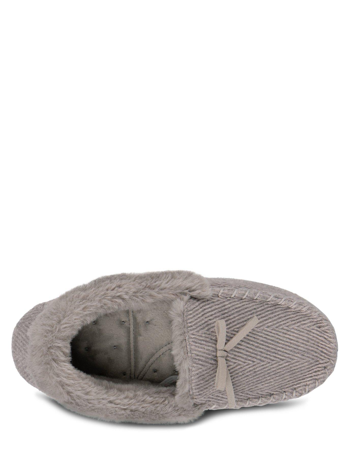 totes-totes-isotoner-herringbone-moccasin-slippers-greyoutfit