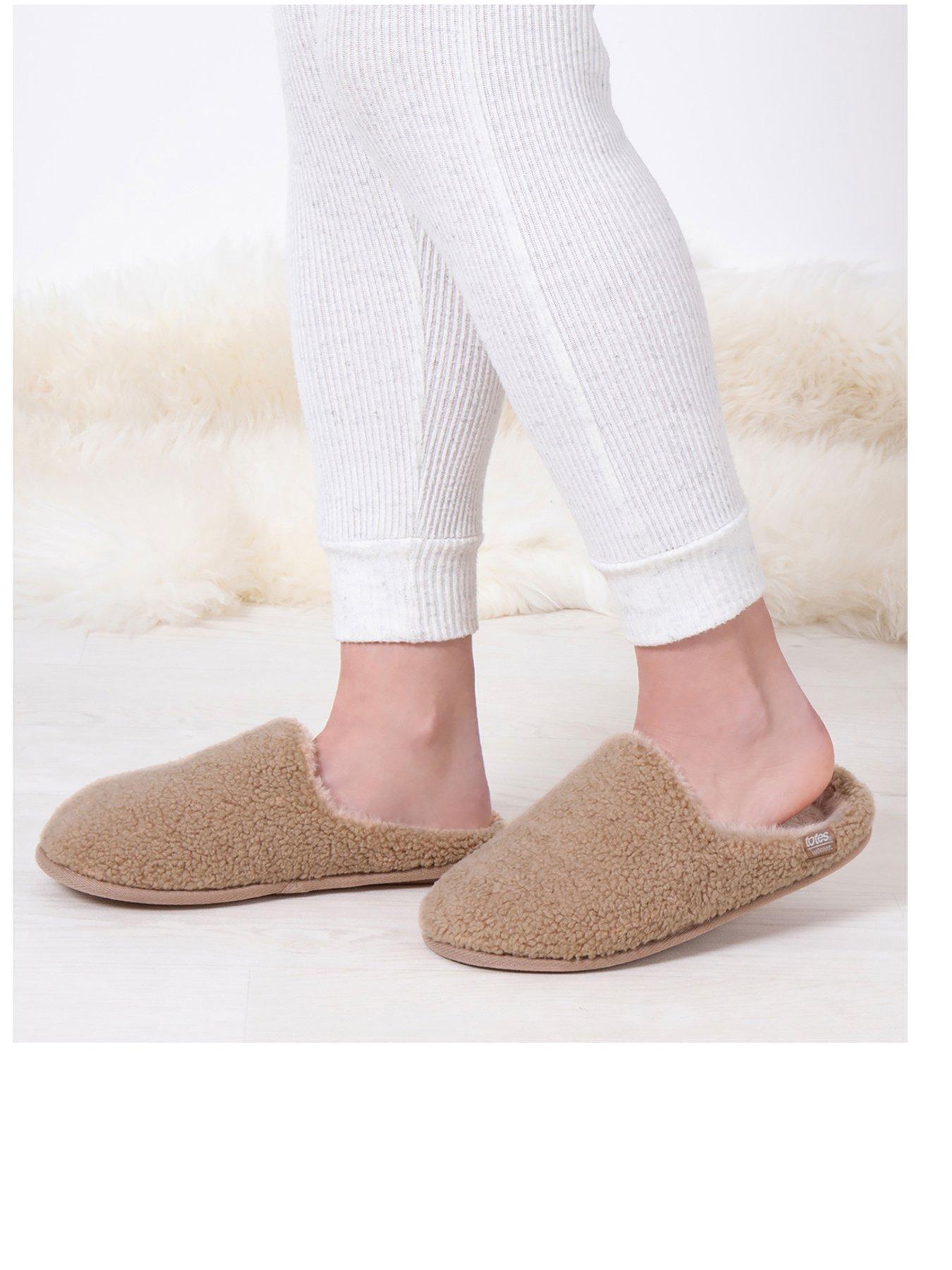 totes-totes-isotoner-curly-fur-mule-slippers-naturalstillFront