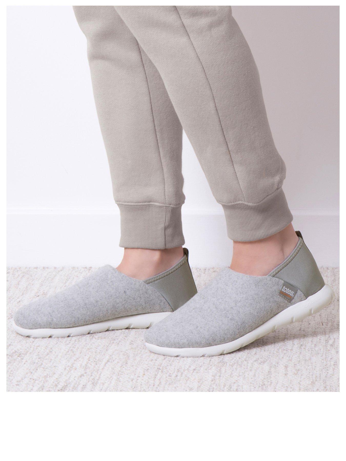 totes-totes-isotoner-isoflex-felt-full-back-slippers-greystillFront