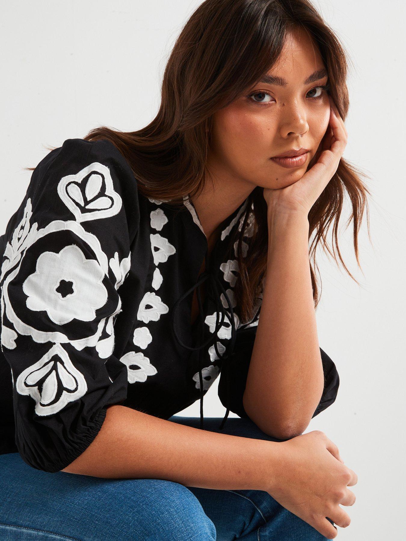 Image 4 of 6 of V by Very Curve Mono Applique Blouse - Black/White