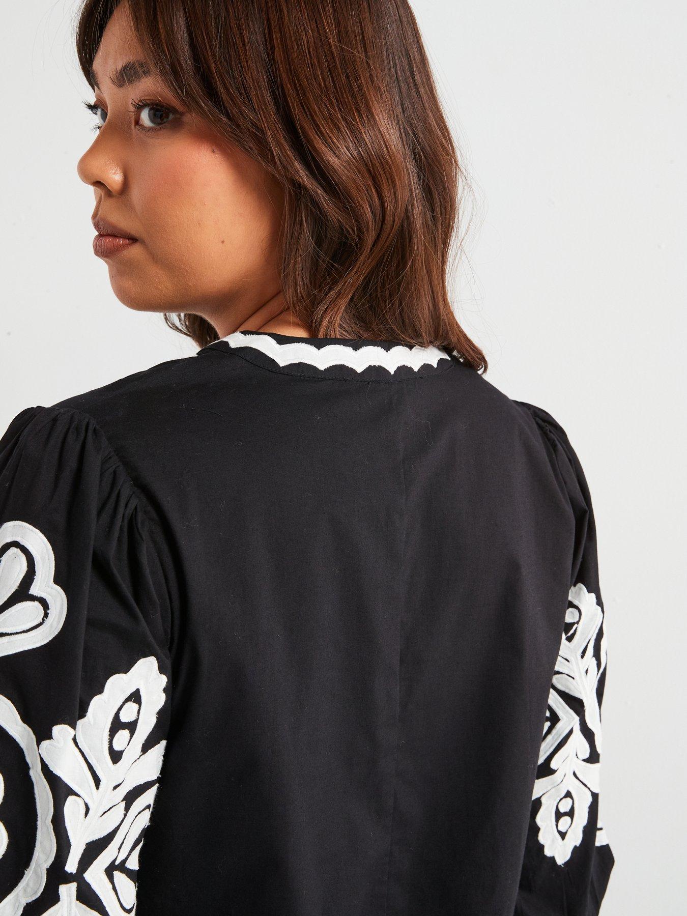 Image 6 of 6 of V by Very Curve Mono Applique Blouse - Black/White