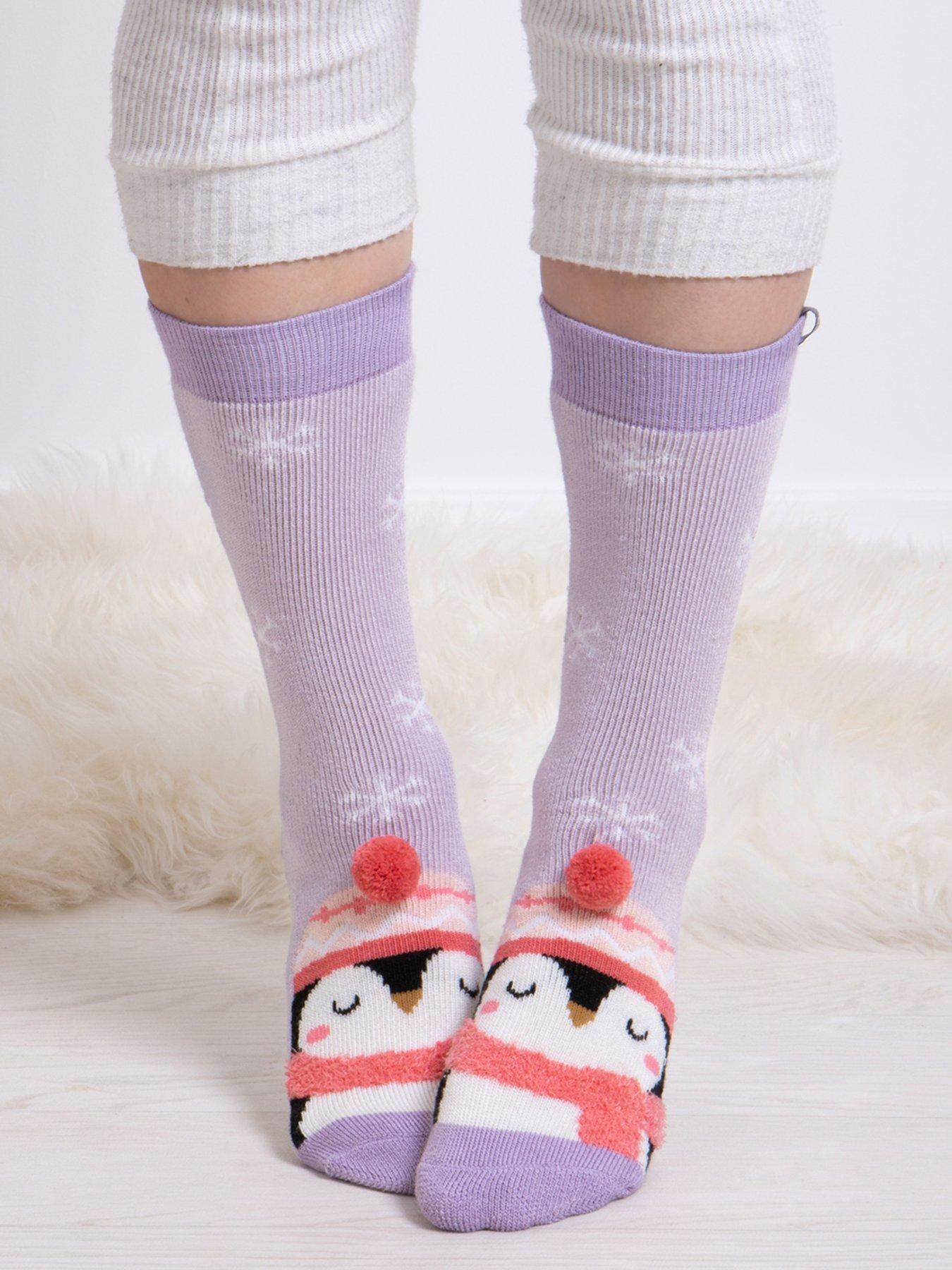 totes-totes-original-penguin-slipper-socks-penguin-printstillFront