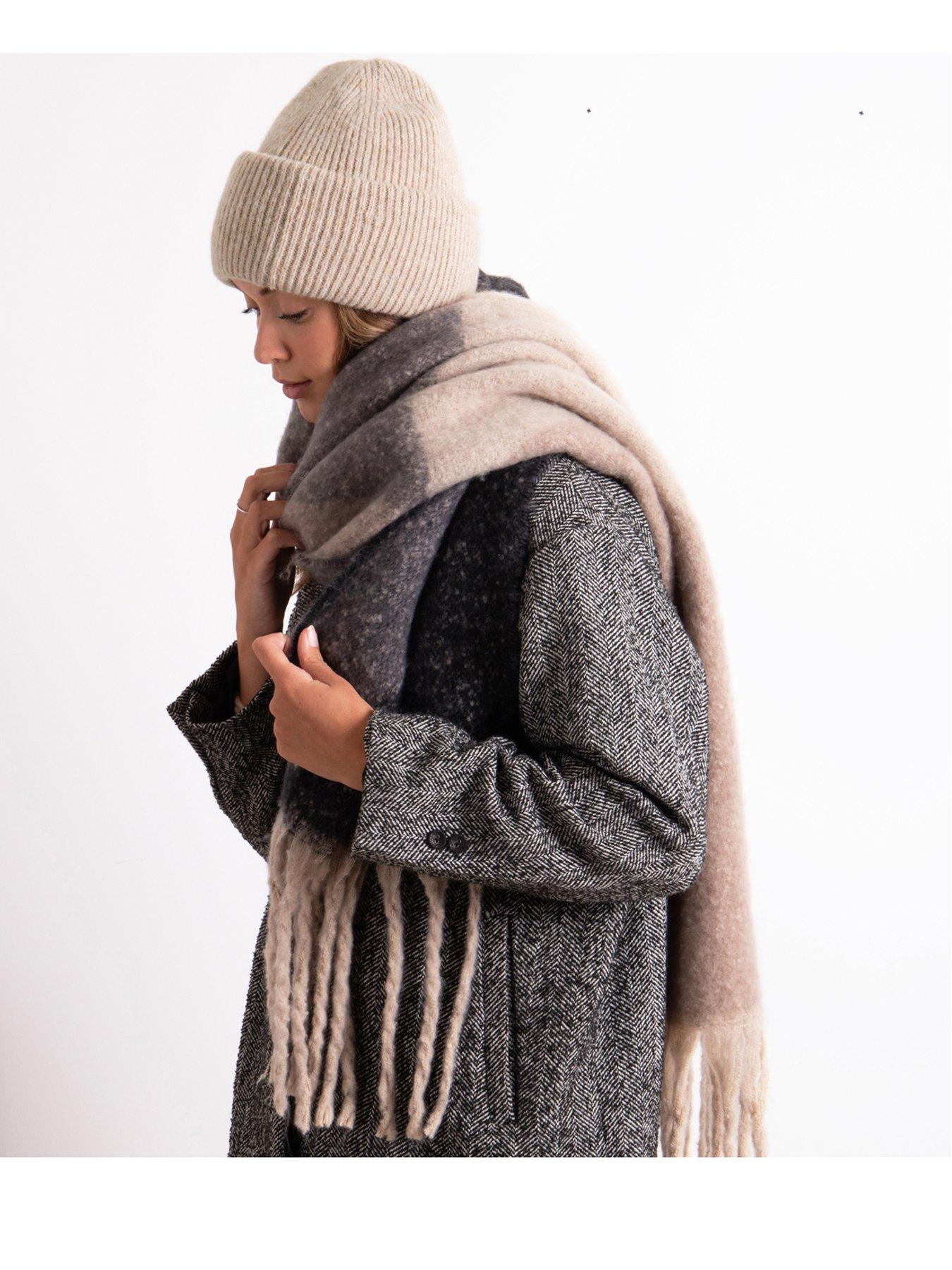 totes-totes-chunky-woven-blanket-scarf-and-hat-oatstillFront