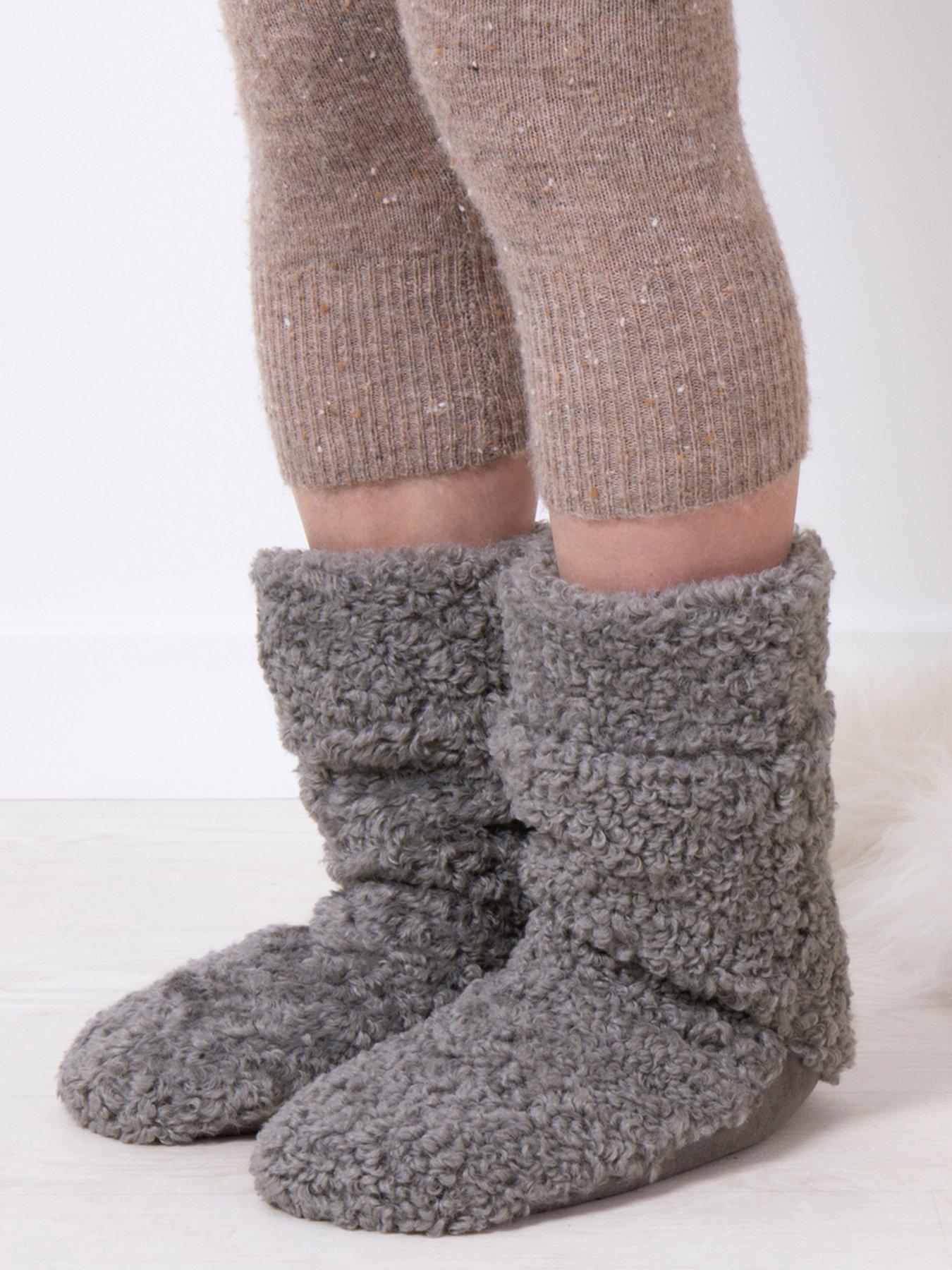 totes-totes-textured-faux-fur-slipper-sock-booties-charcoalstillFront