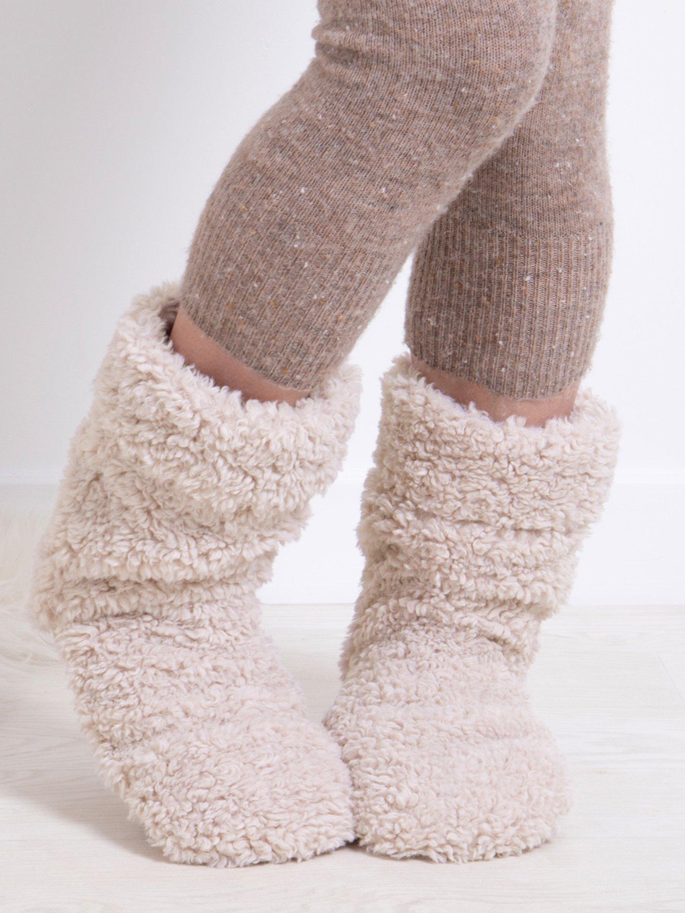 totes-totes-textured-faux-fur-slipper-sock-booties-creamstillFront