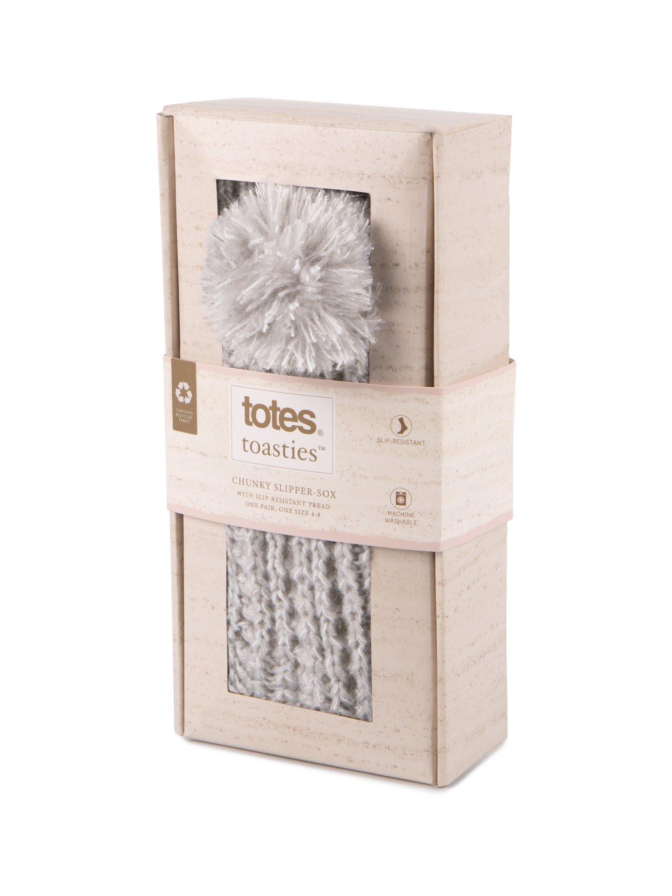 totes-totes-luxury-sparkle-slipper-socks-with-pom-greyoutfit