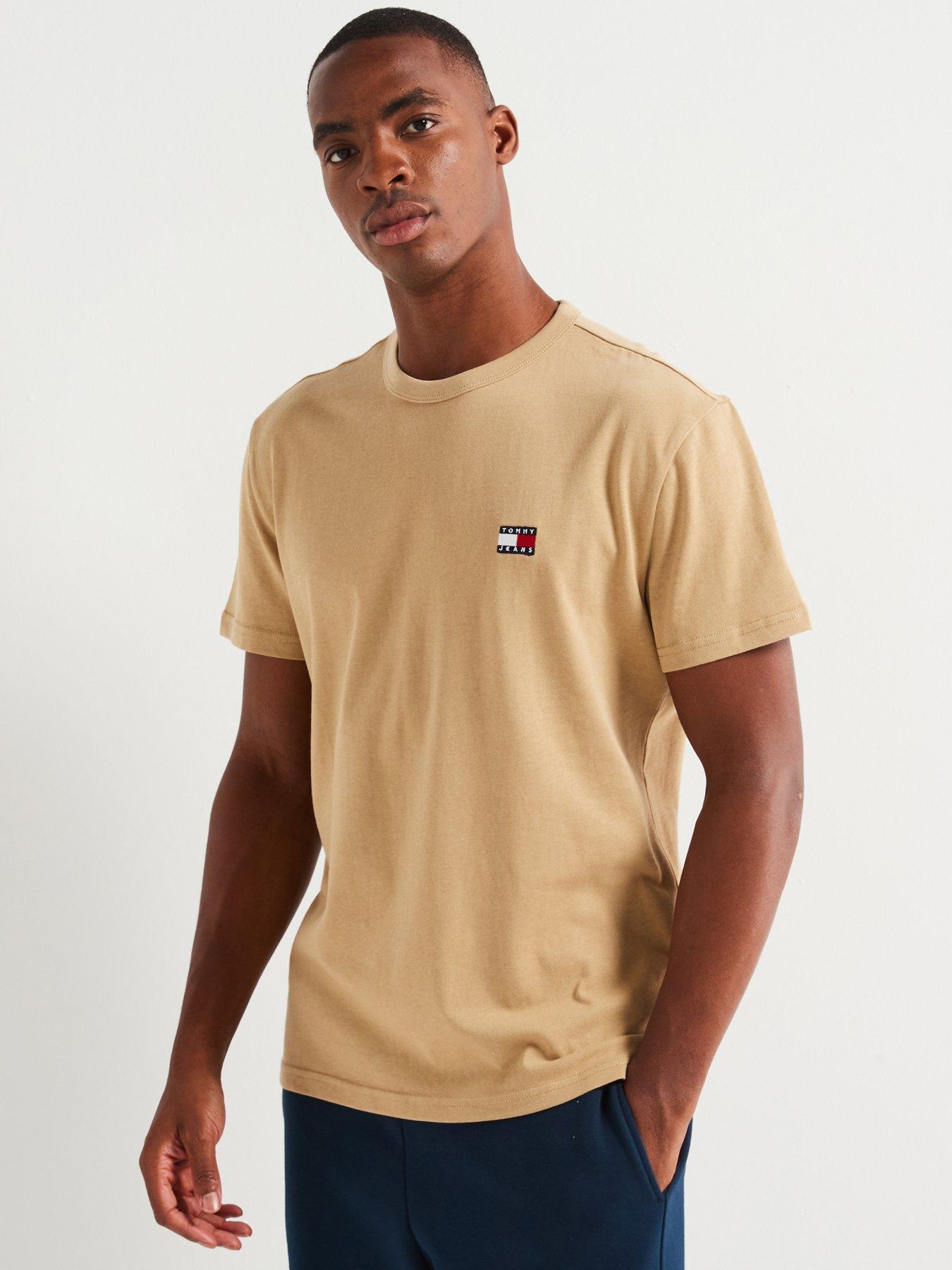 tommy-jeans-regular-fit-left-chest-badge-t-shirt-beige