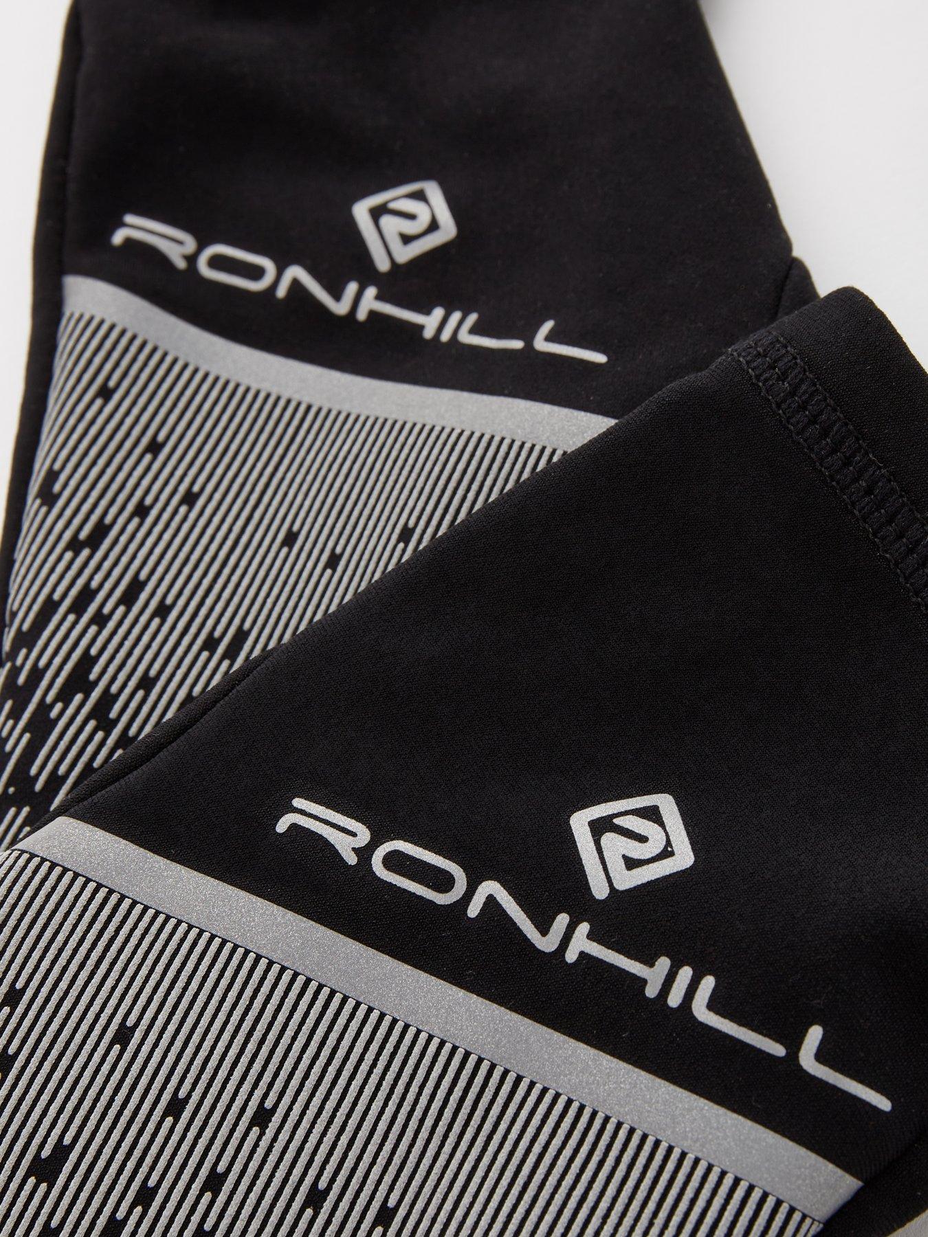 ronhill-unisex-reflect-running-glove-blackoutfit