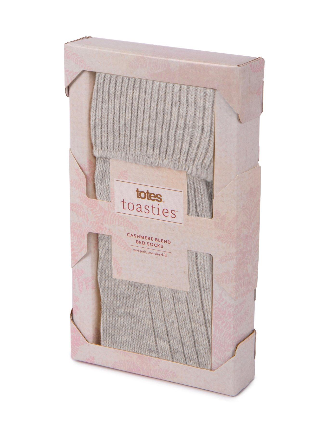 totes-totes-luxury-cashmere-and-wool-blend-ankle-socks-minkoutfit