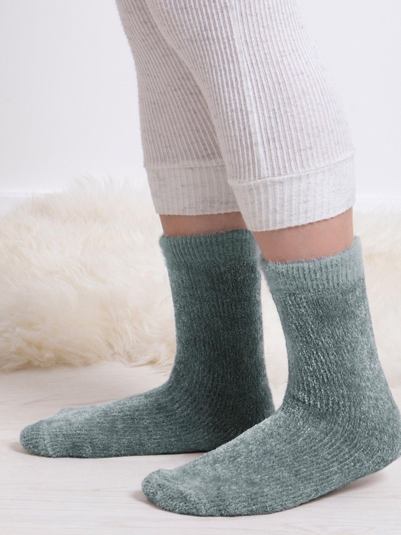 totes-totes-2packnbspchenille-supersoft-slipper-socks-sagegreystillFront