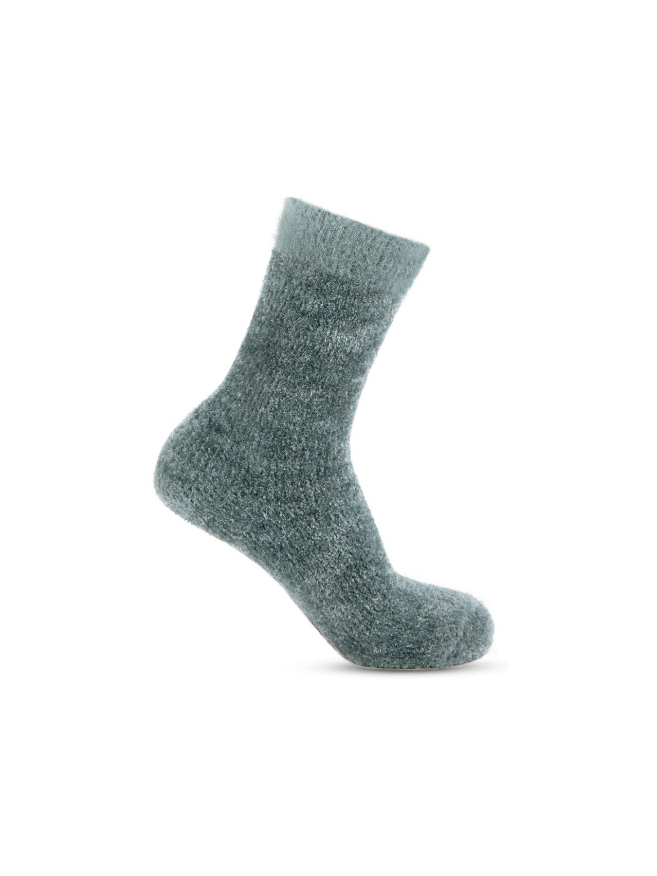 totes-totes-2packnbspchenille-supersoft-slipper-socks-sagegreyoutfit