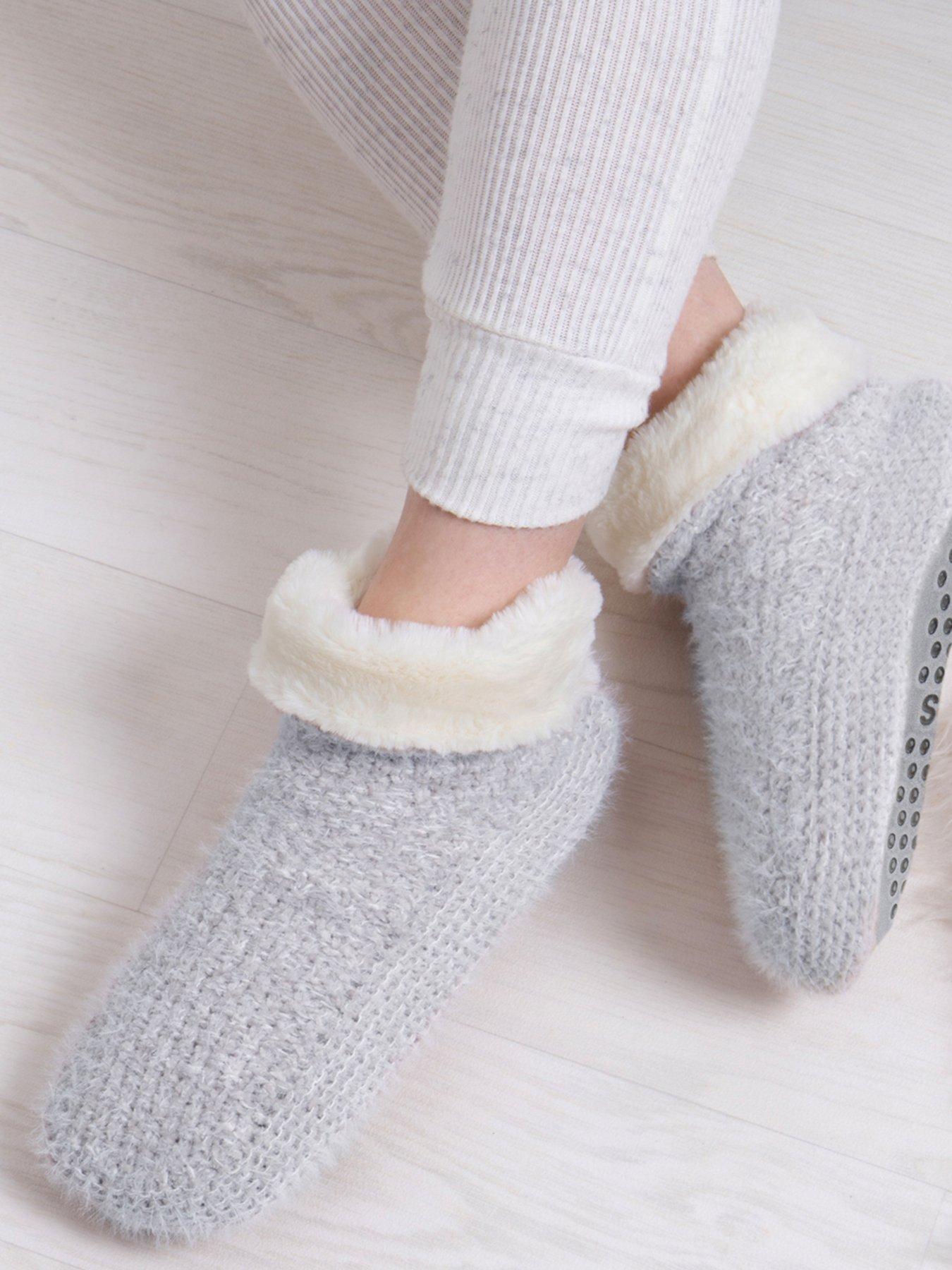 totes-totes-knitted-texture-booties-greystillFront