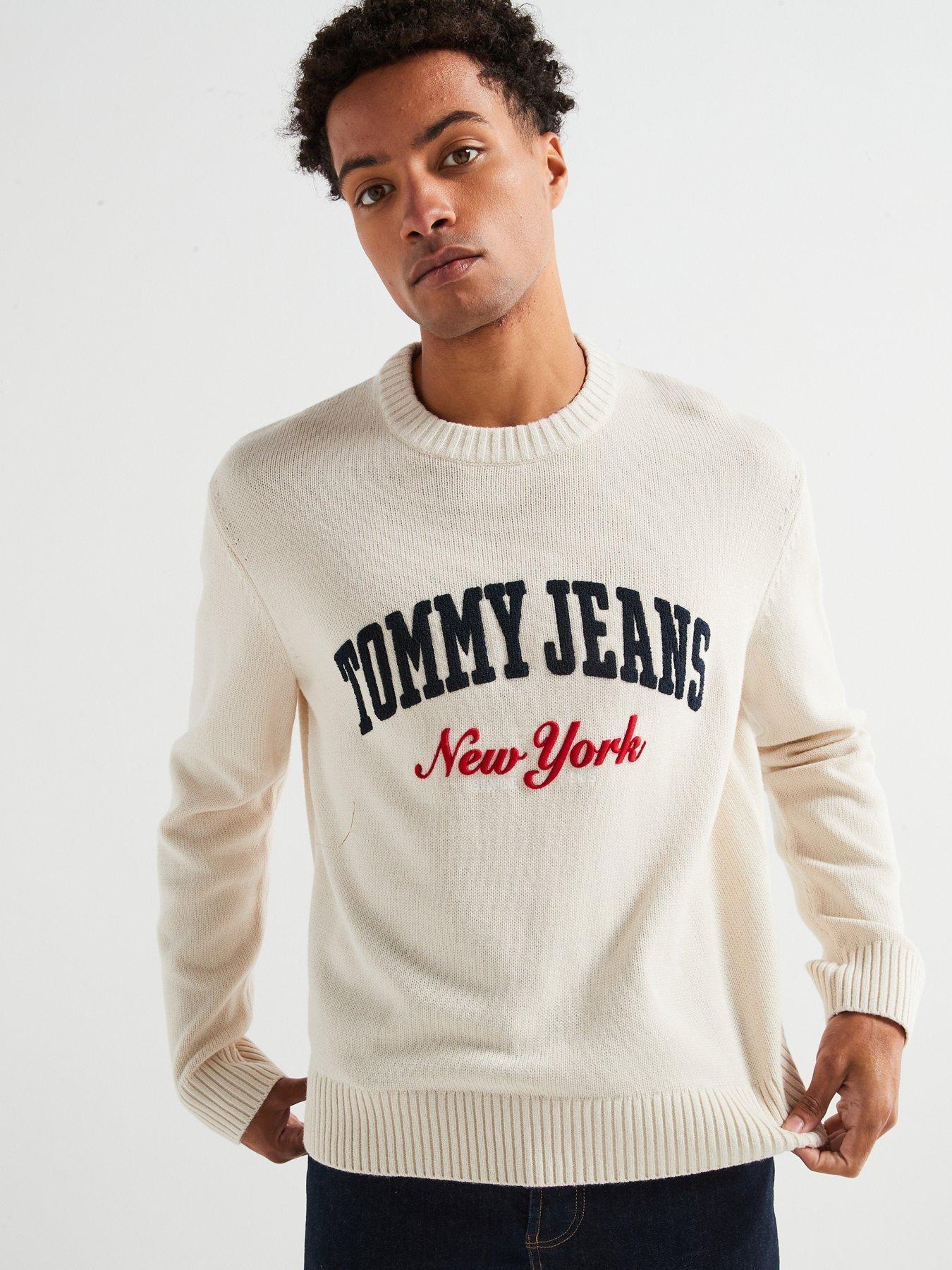 tommy-jeans-regular-fit-varsity-crew-knitted-jumper-off-whiteoutfit