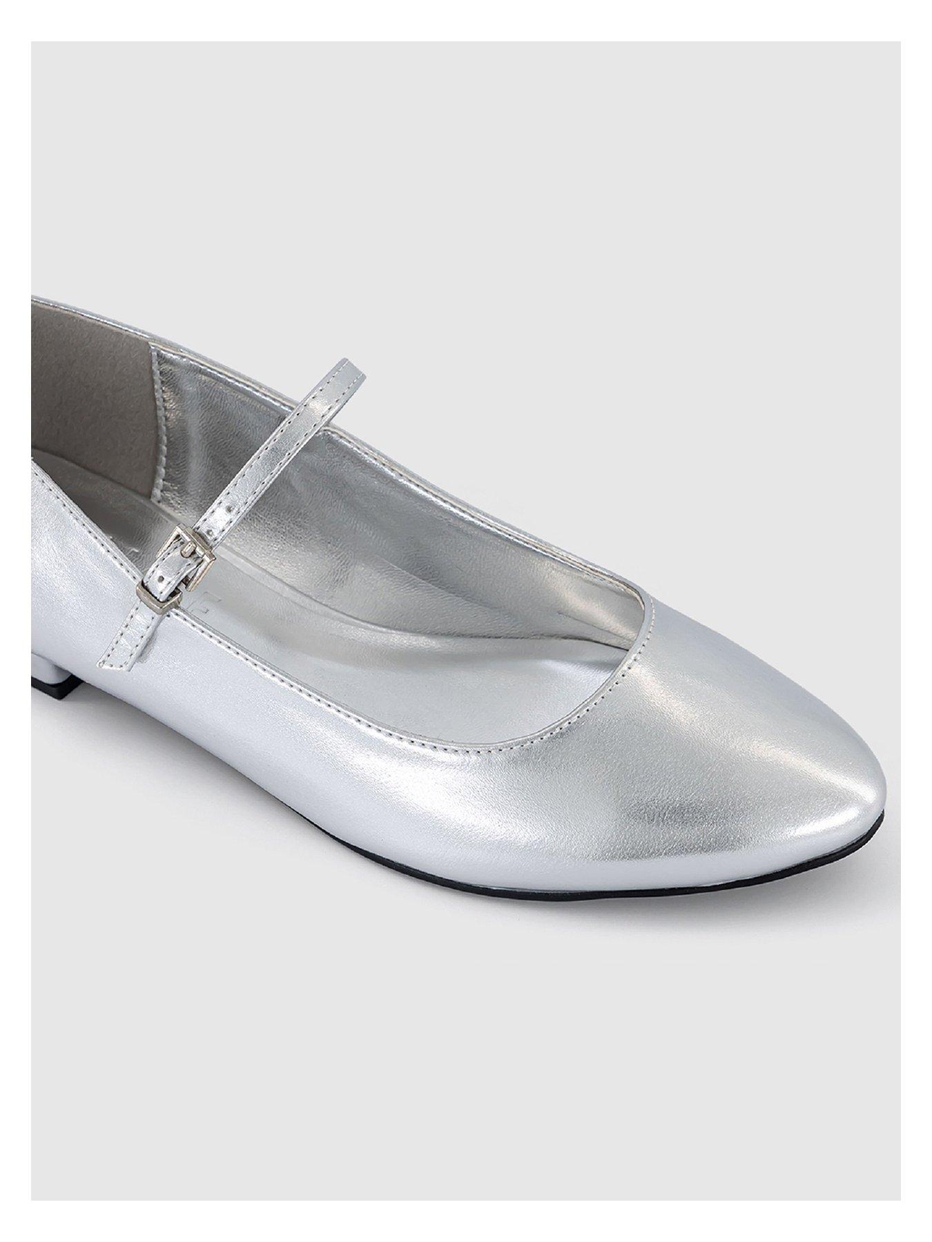 office-freida-patent-mary-janes-silveroutfit