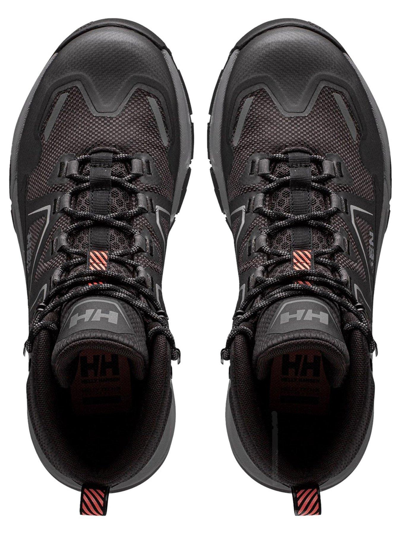 helly-hansen-womens-cascade-boot-blackoutfit