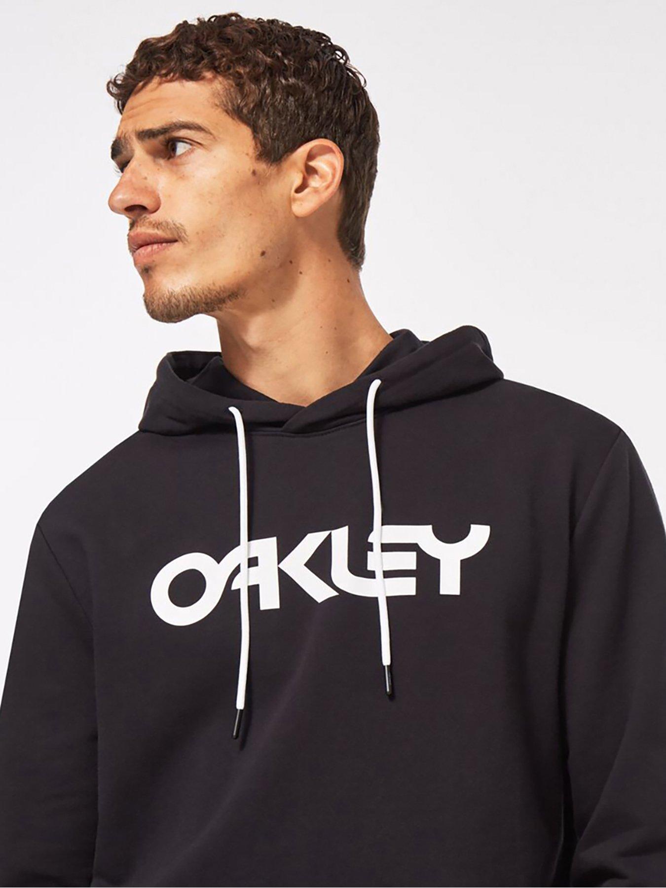 oakley-mens-b1b-hoodie-20-blackdetail