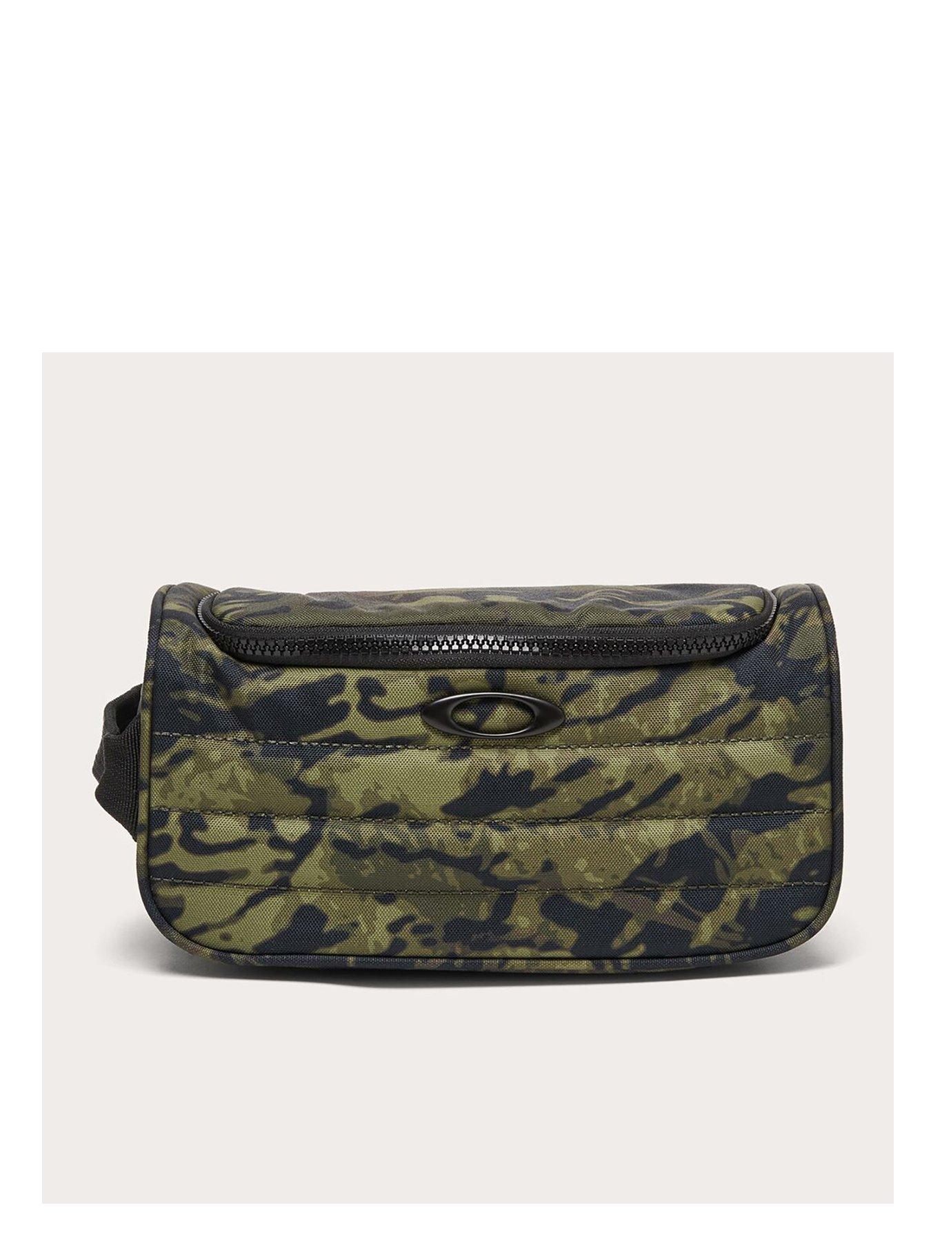 oakley-mens-enduro-beauty-case-camo