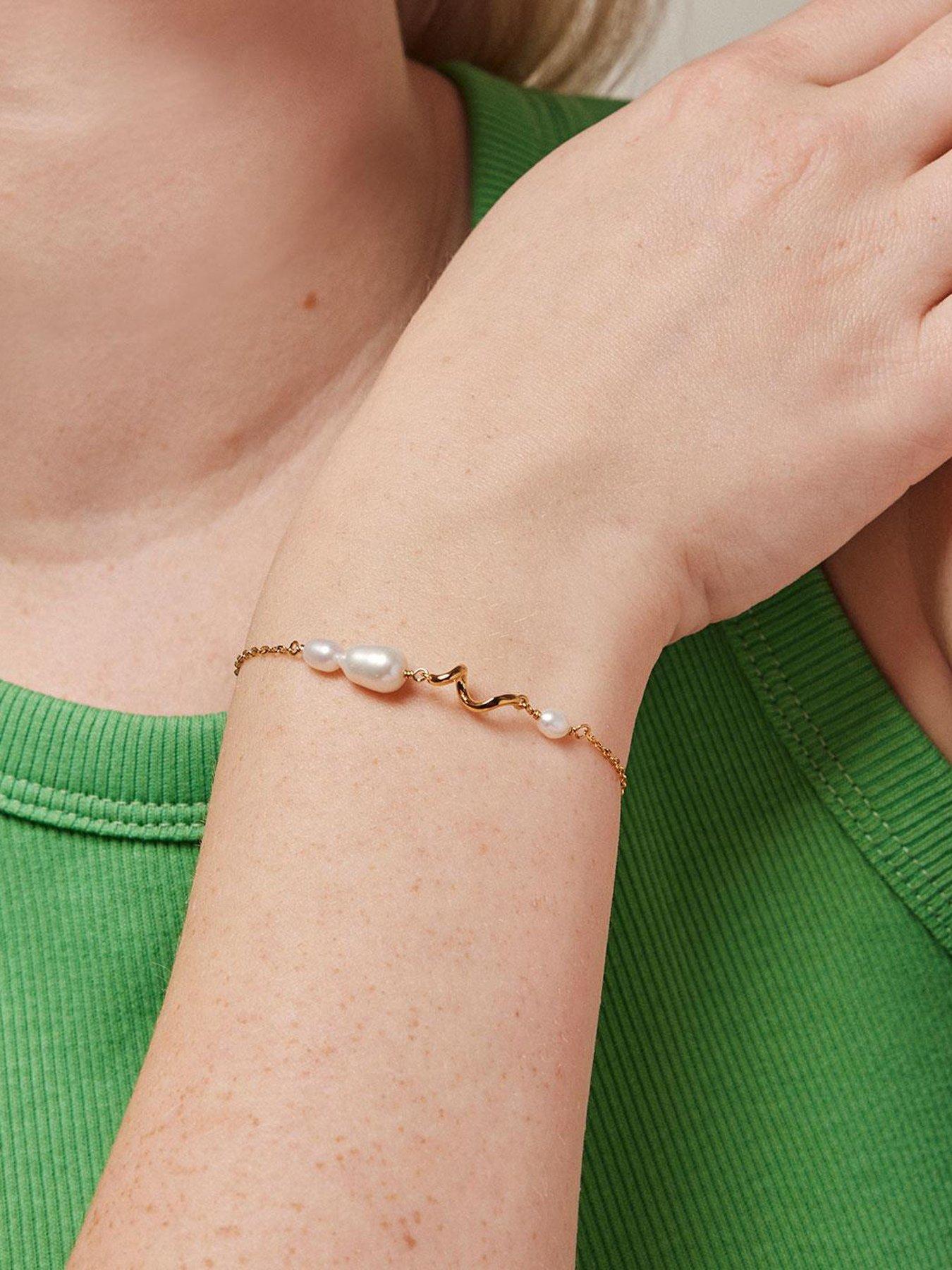 enamel-copenhagen-pearlie-twist-bracelet-18ct-yellow-gold-plated-925-sterling-silver-and-pearlstillFront