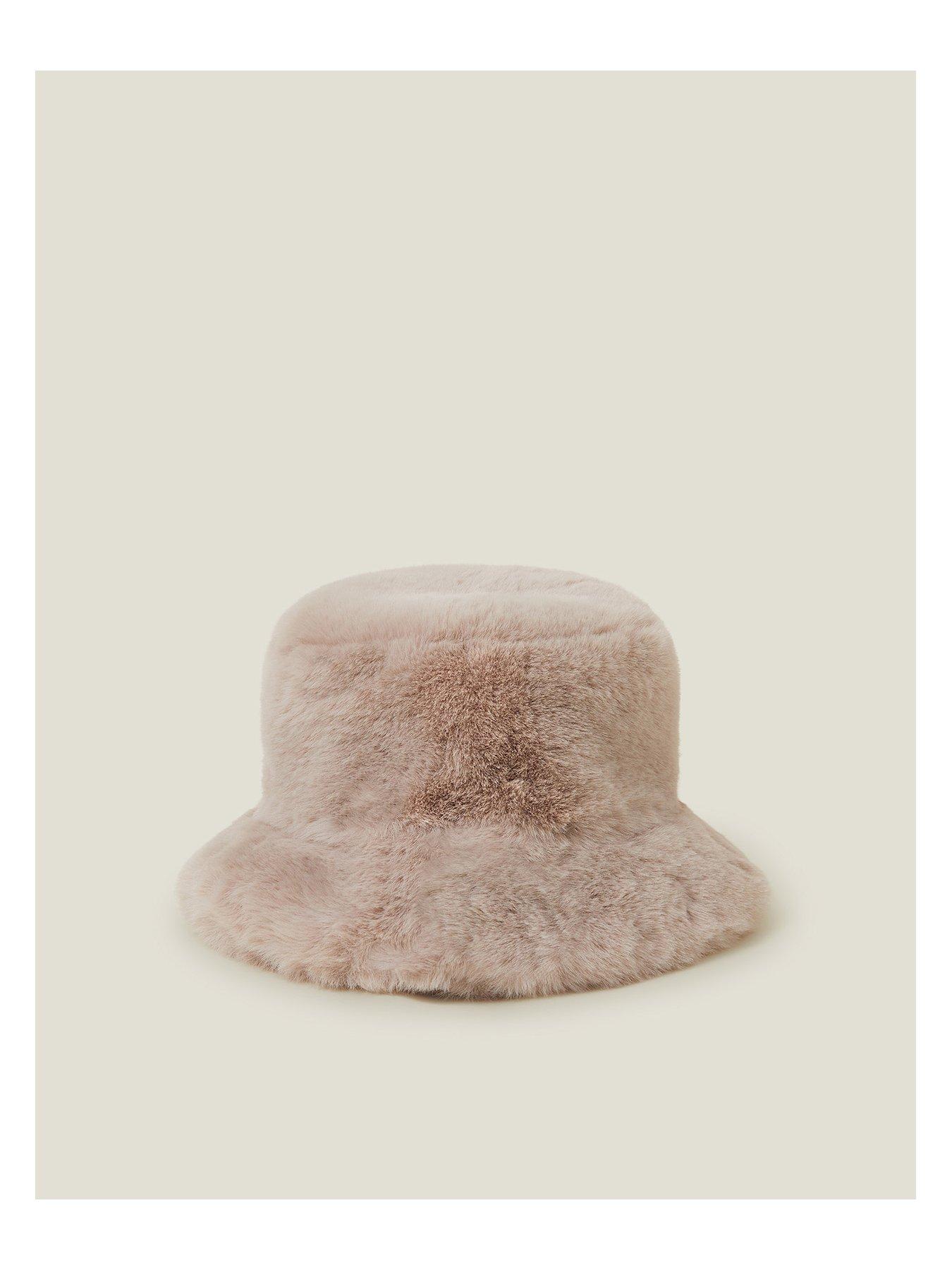 accessorize-luxe-faux-fur-bucketsback