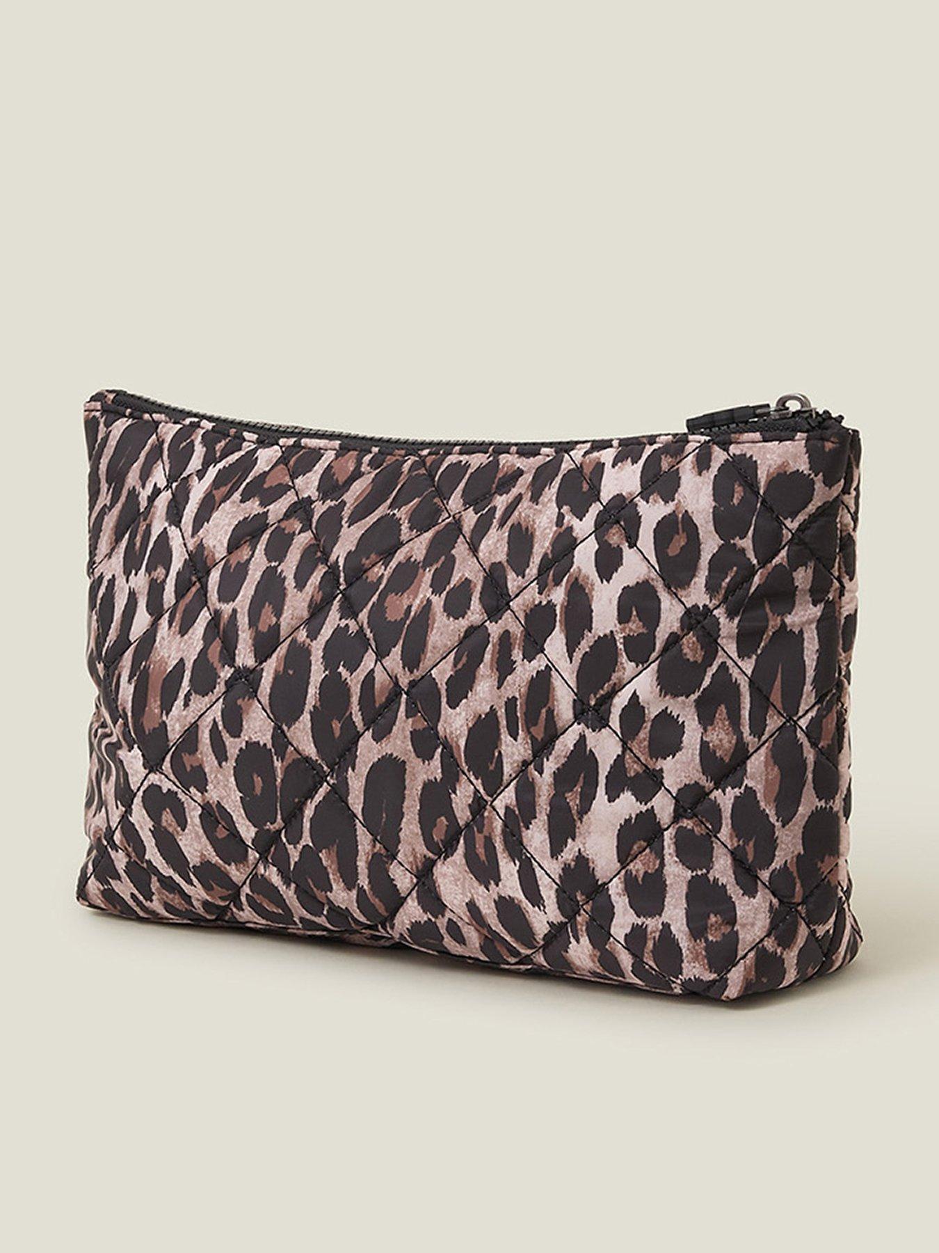 accessorize-leopard-wash-bagback