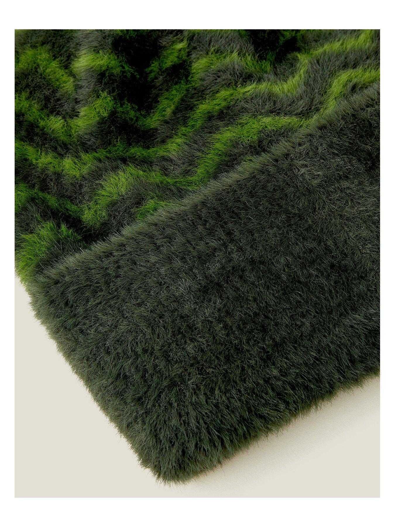 accessorize-chevron-fluffy-beanieback