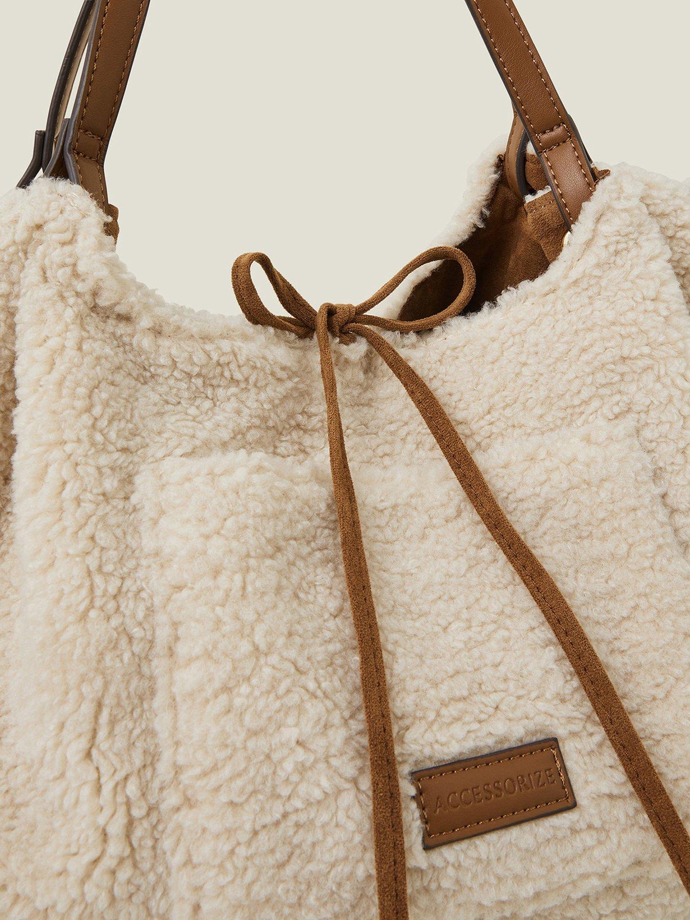 accessorize-shearling-reversible-shoulderoutfit