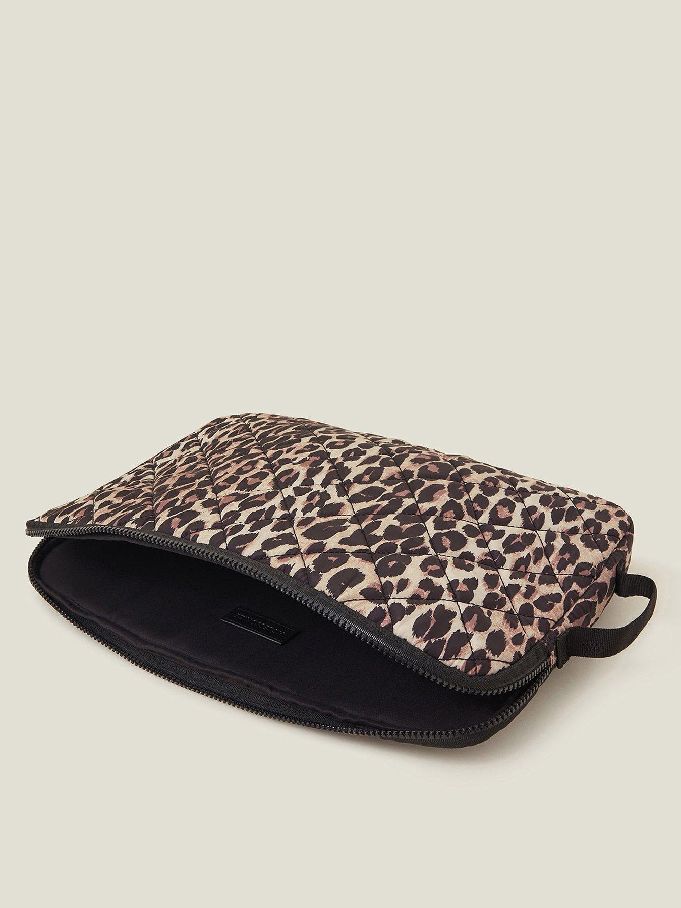 accessorize-leopard-laptop-caseoutfit