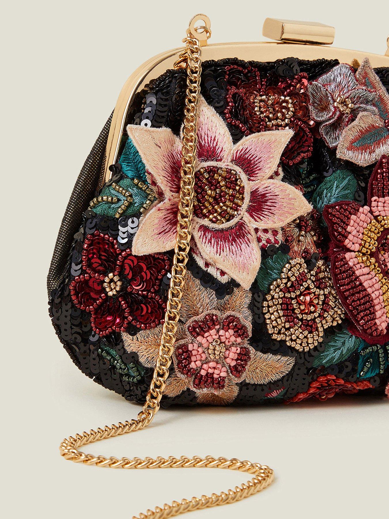 accessorize-3d-winter-floral-clutchdetail