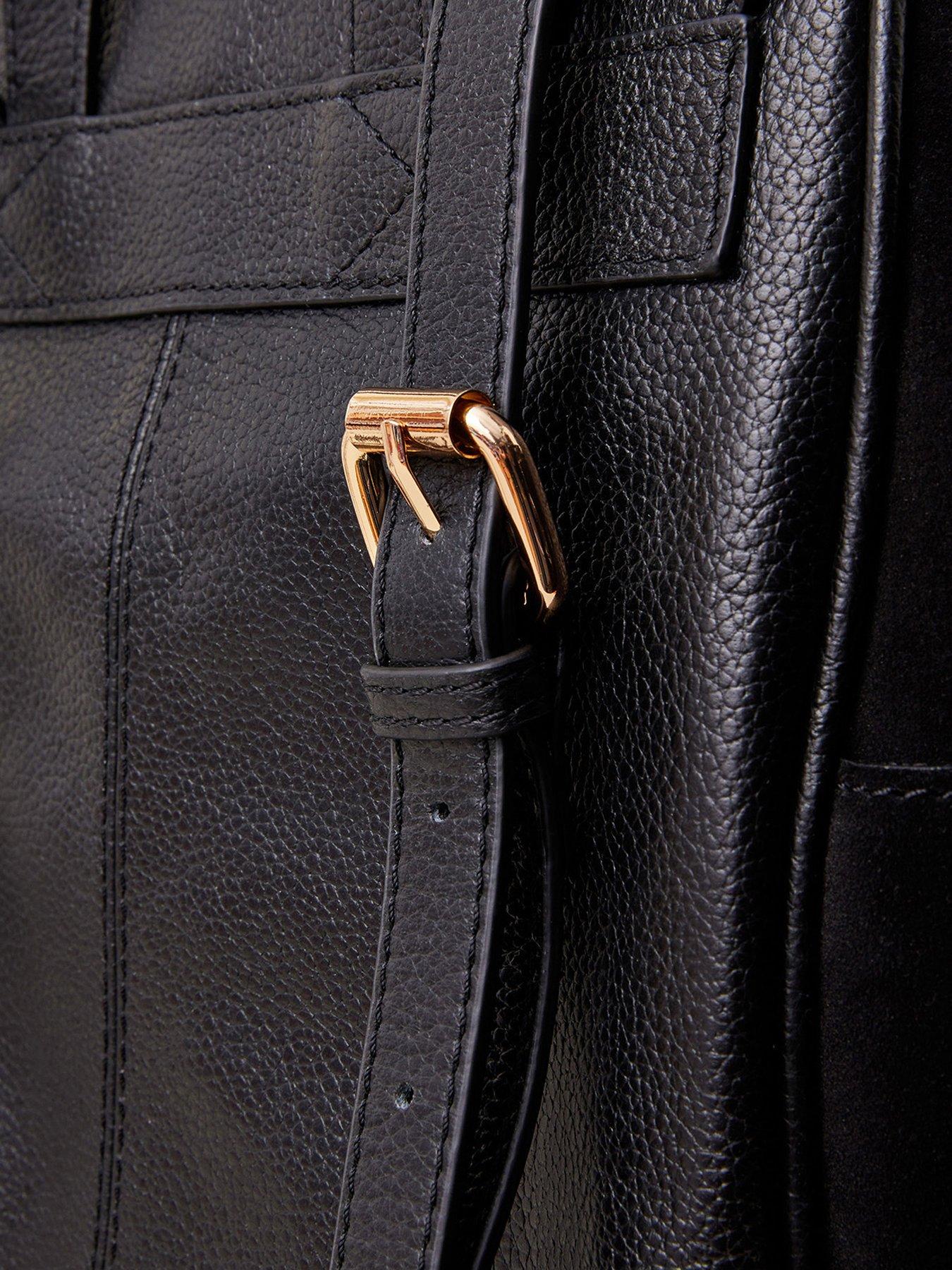 accessorize-front-flap-backpackdetail