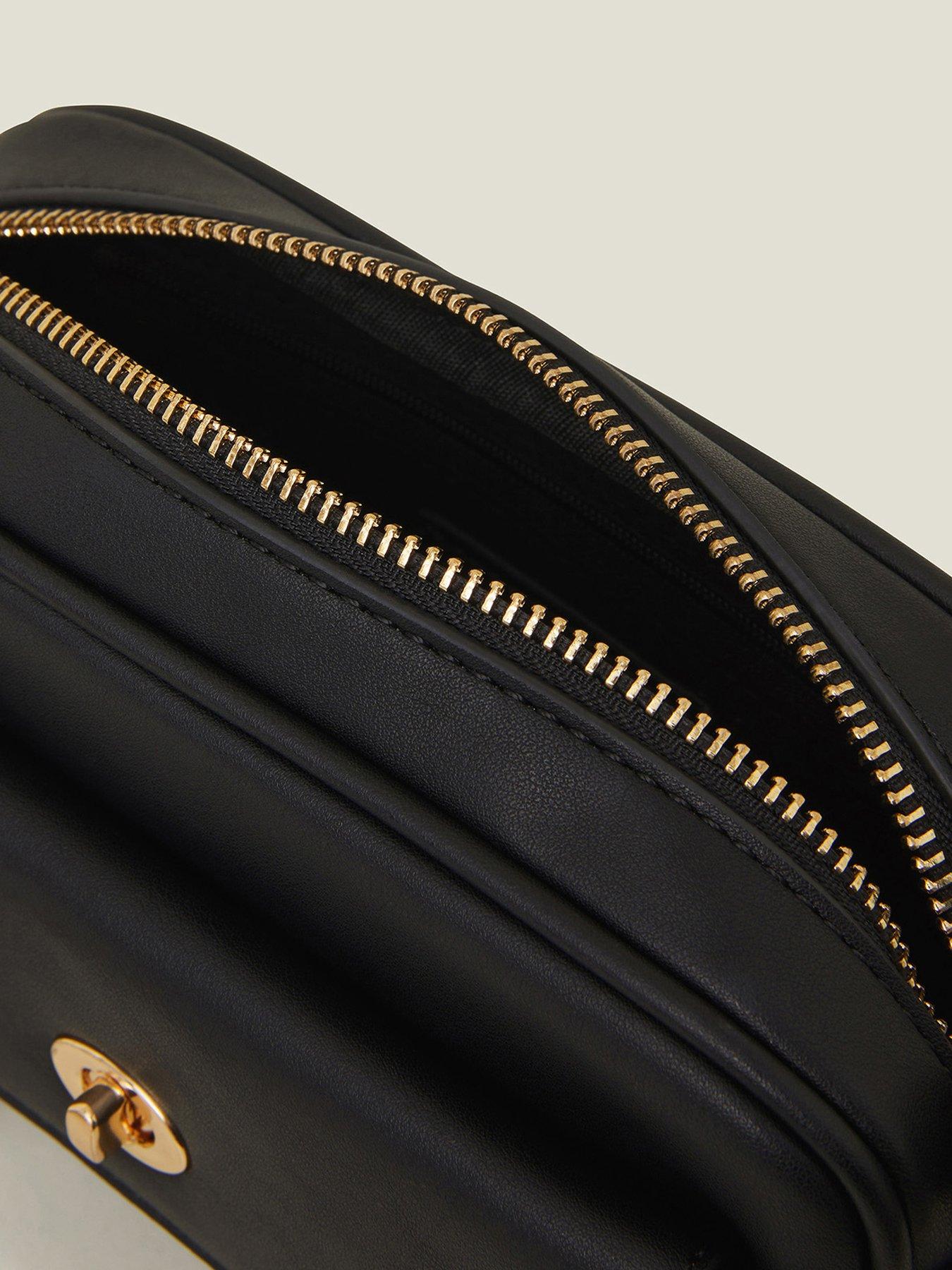 accessorize-twistlock-crossbodydetail