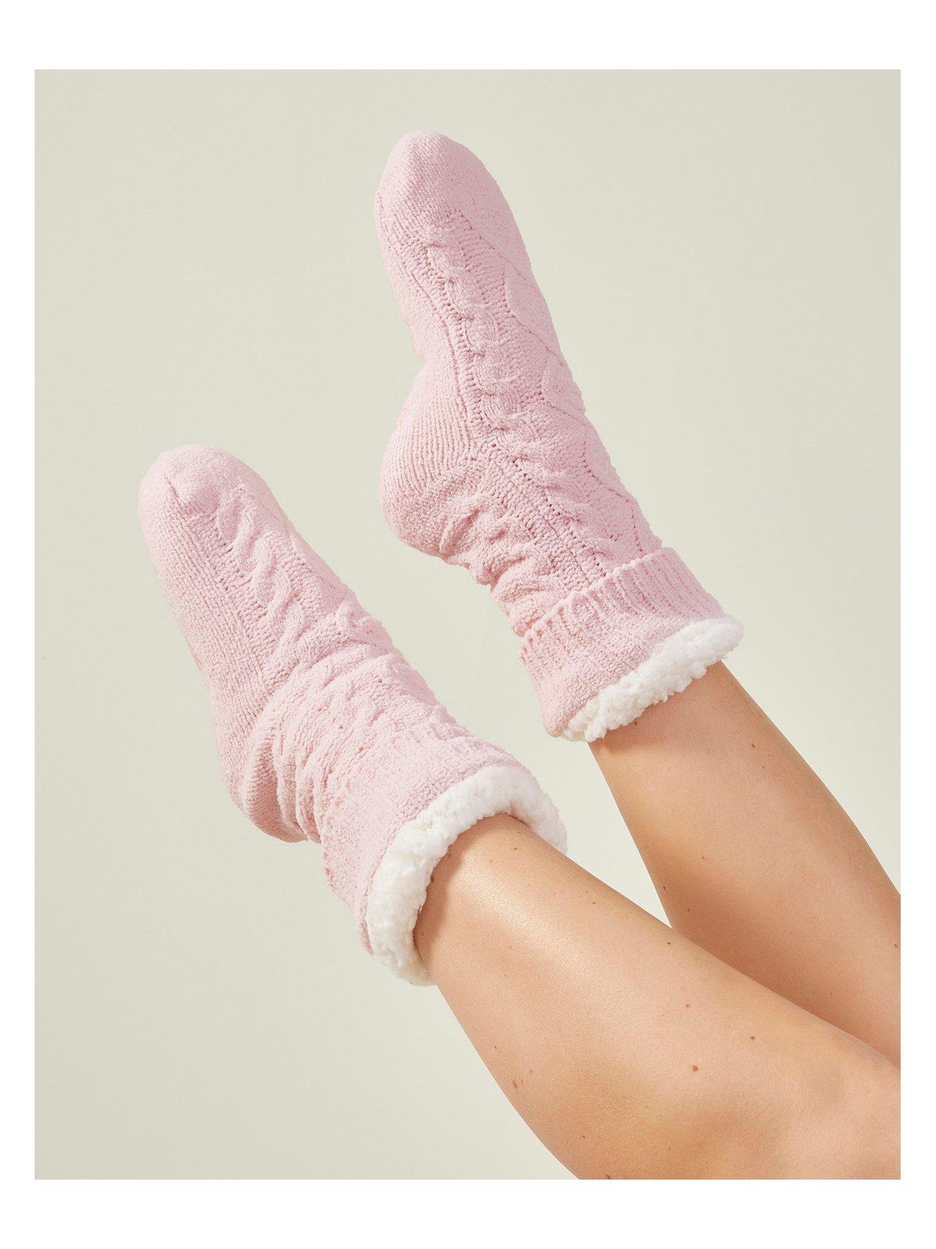 accessorize-cable-knit-slipper-socksstillFront