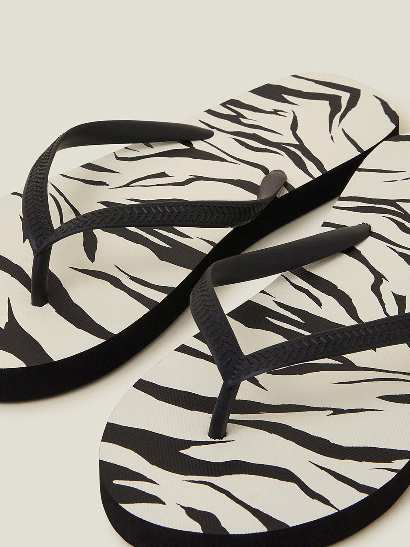 accessorize-zebra-print-flip-flopsoutfit