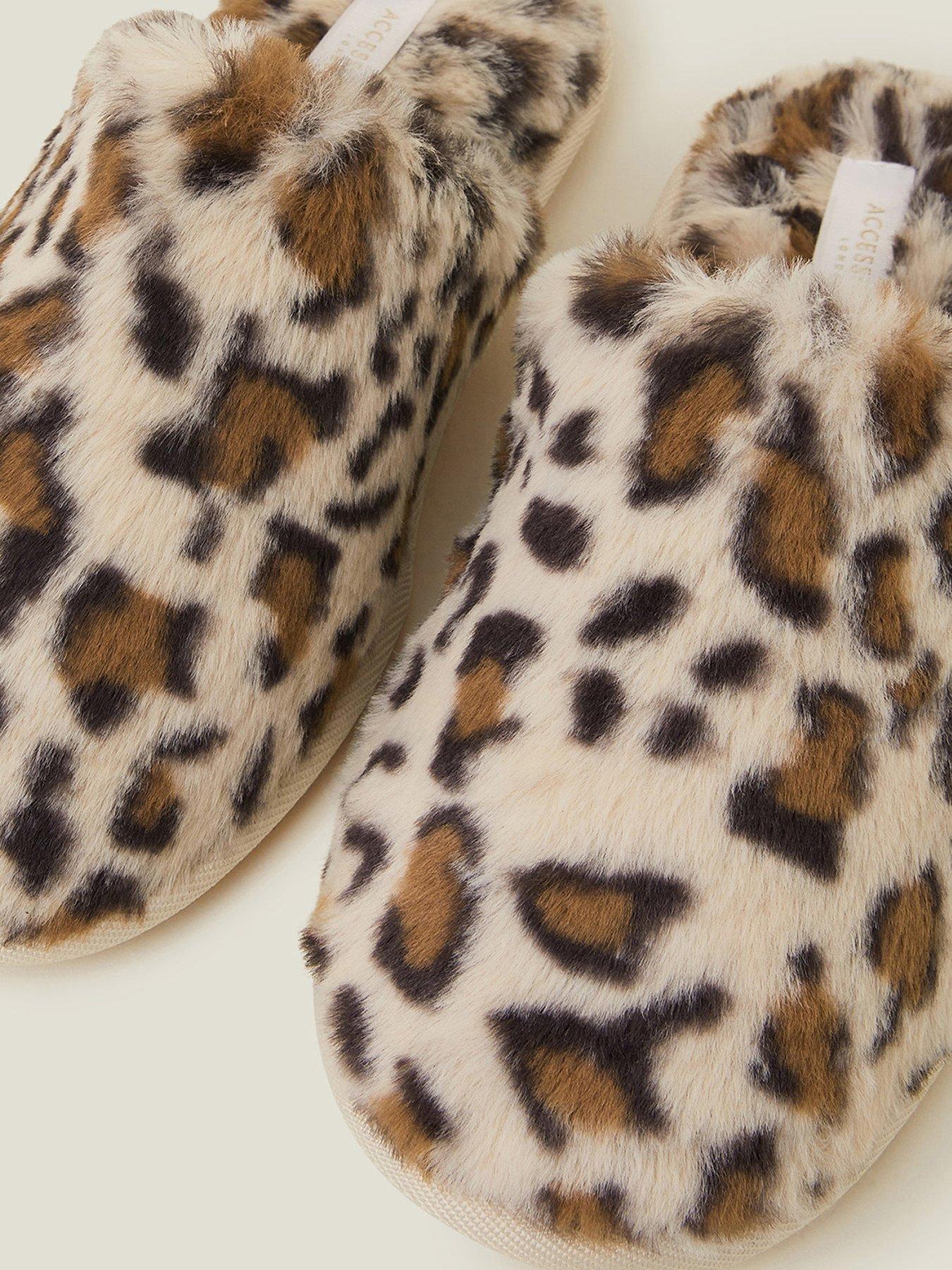 accessorize-faux-fur-mule-leopardoutfit